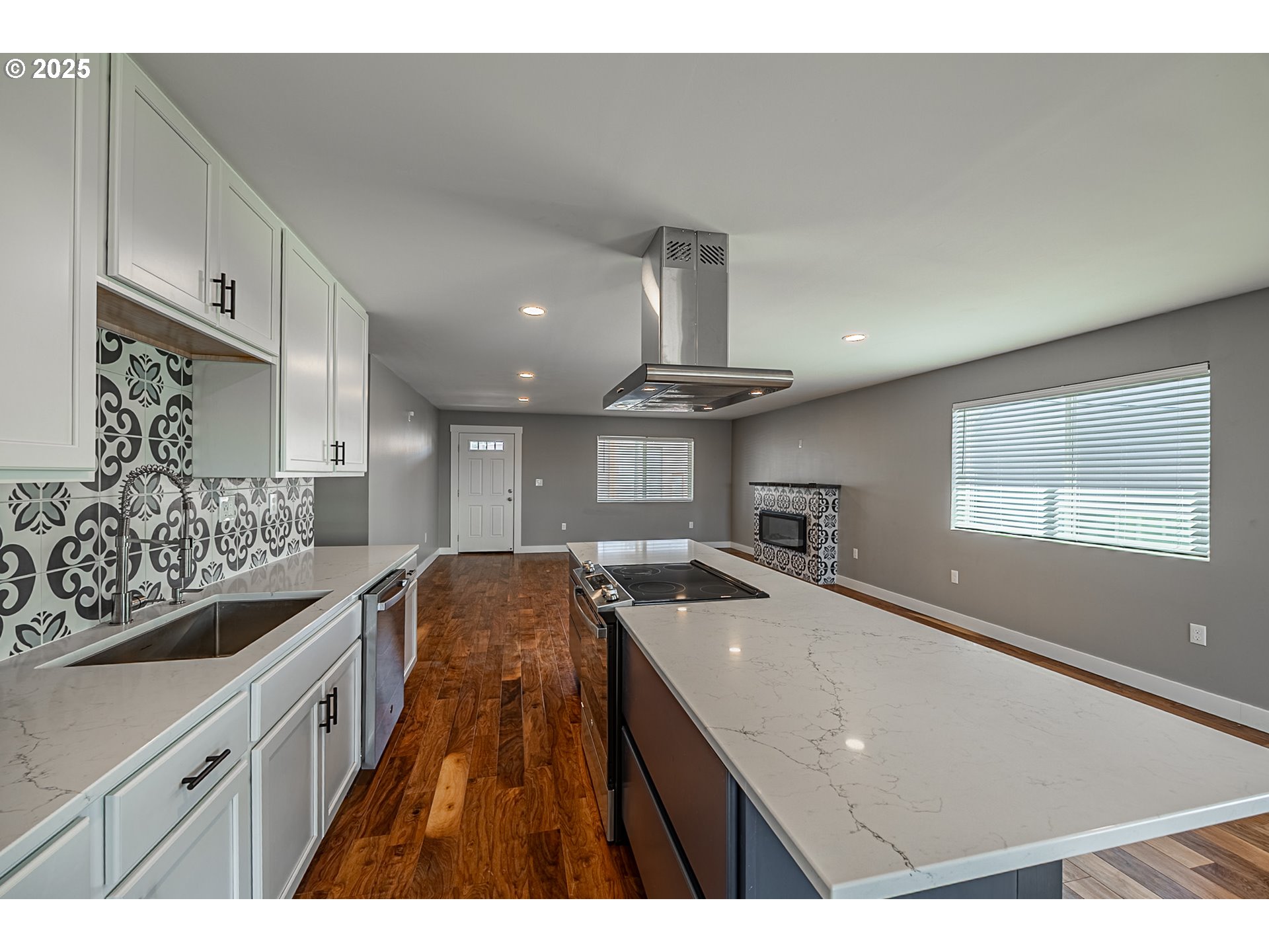 property viewer photo 12