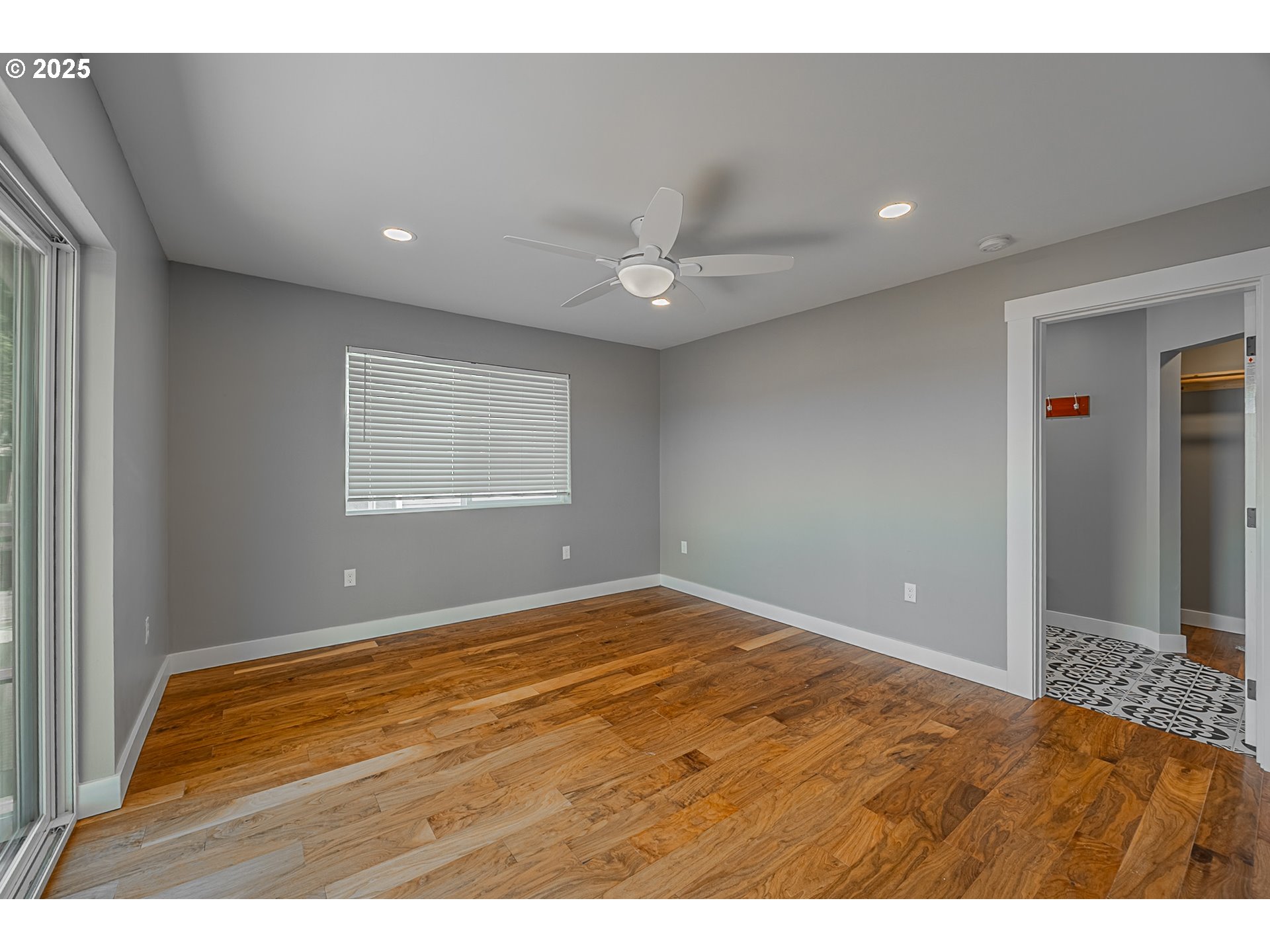 property viewer photo 13