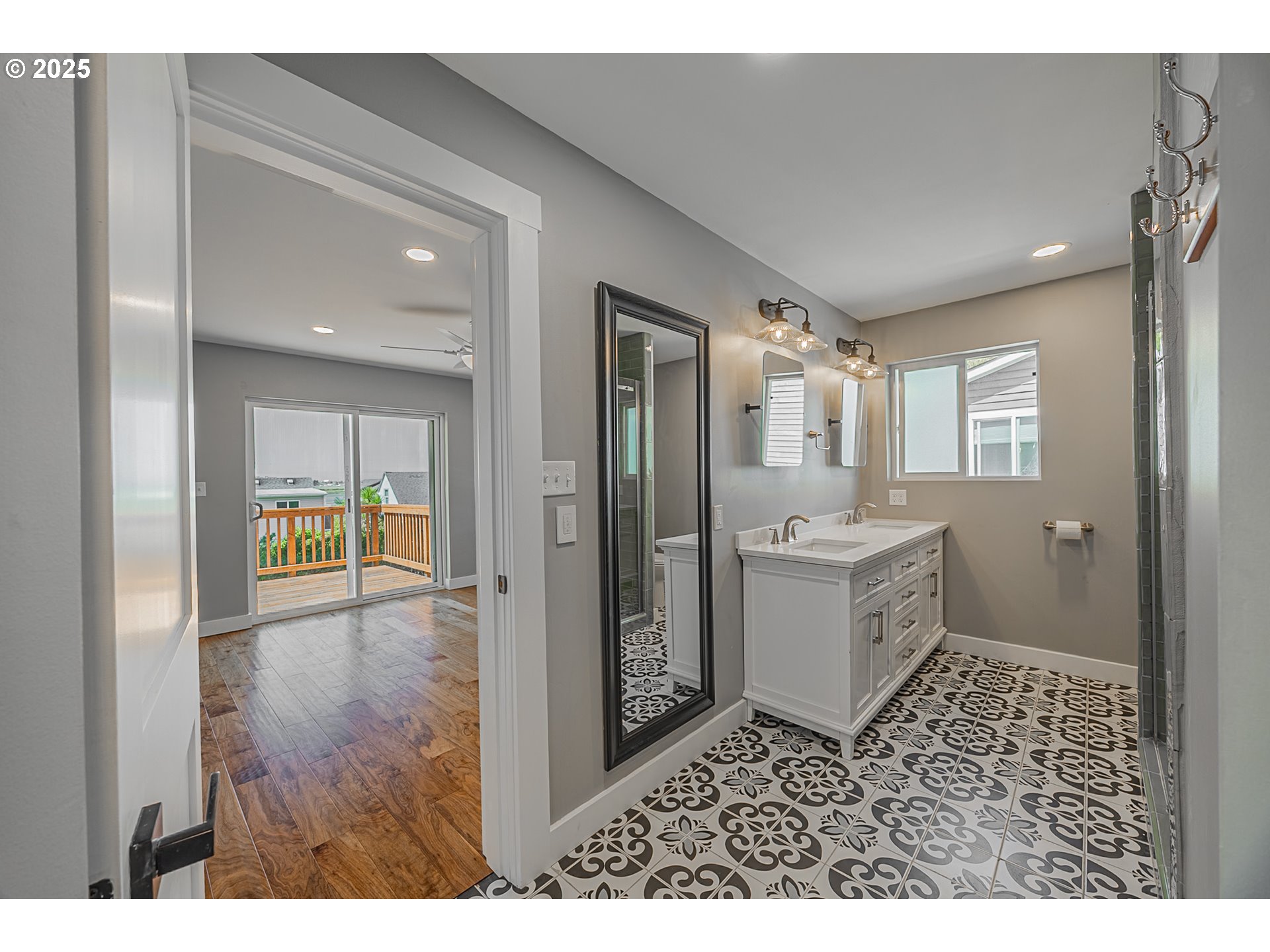 property viewer photo 16