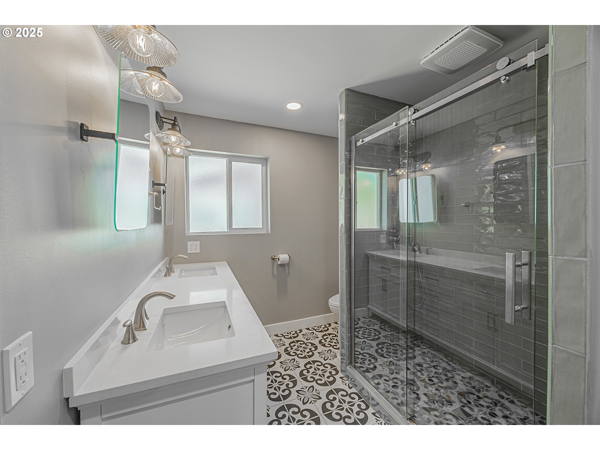 property viewer photo 18
