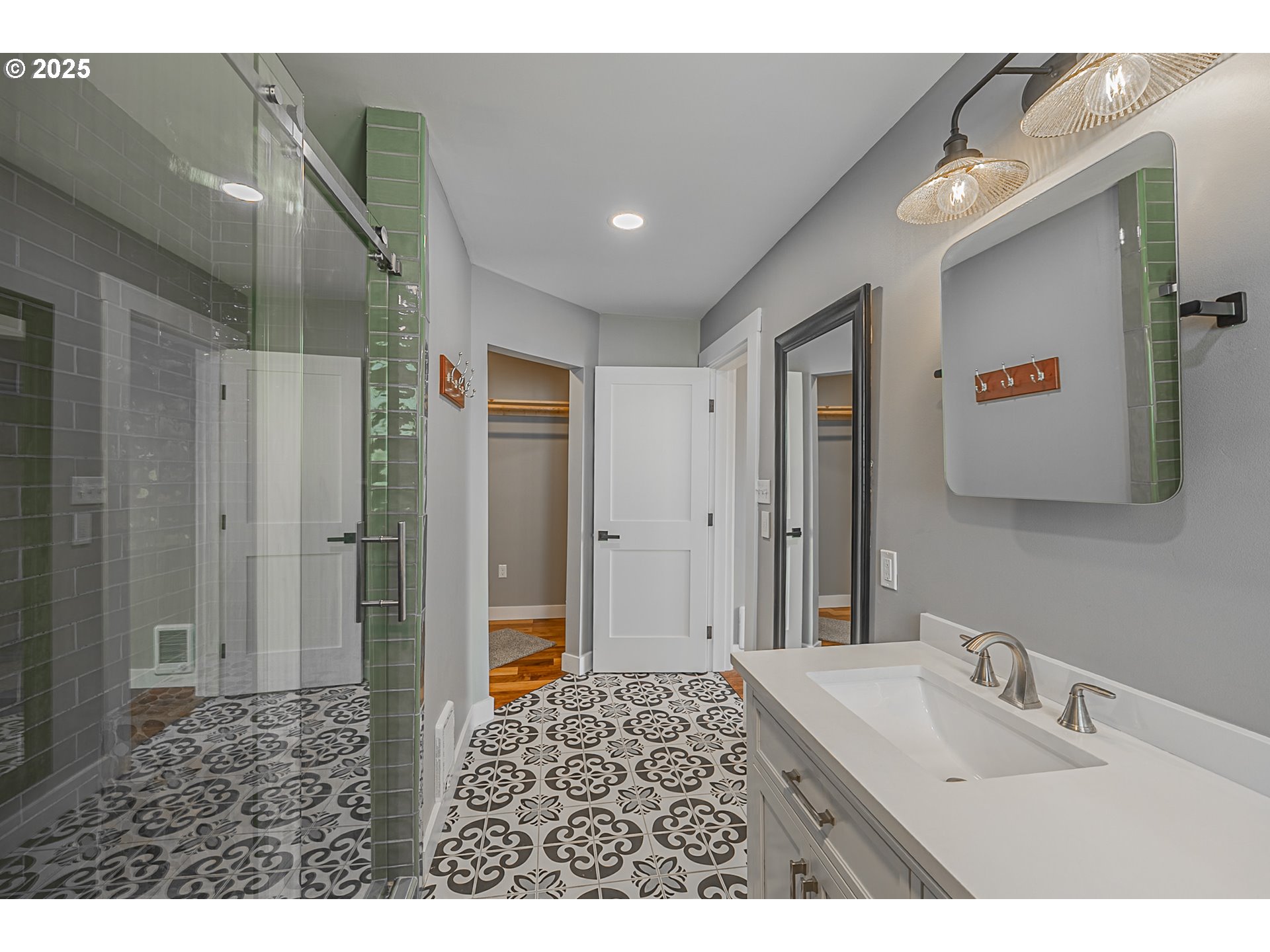 property viewer photo 20