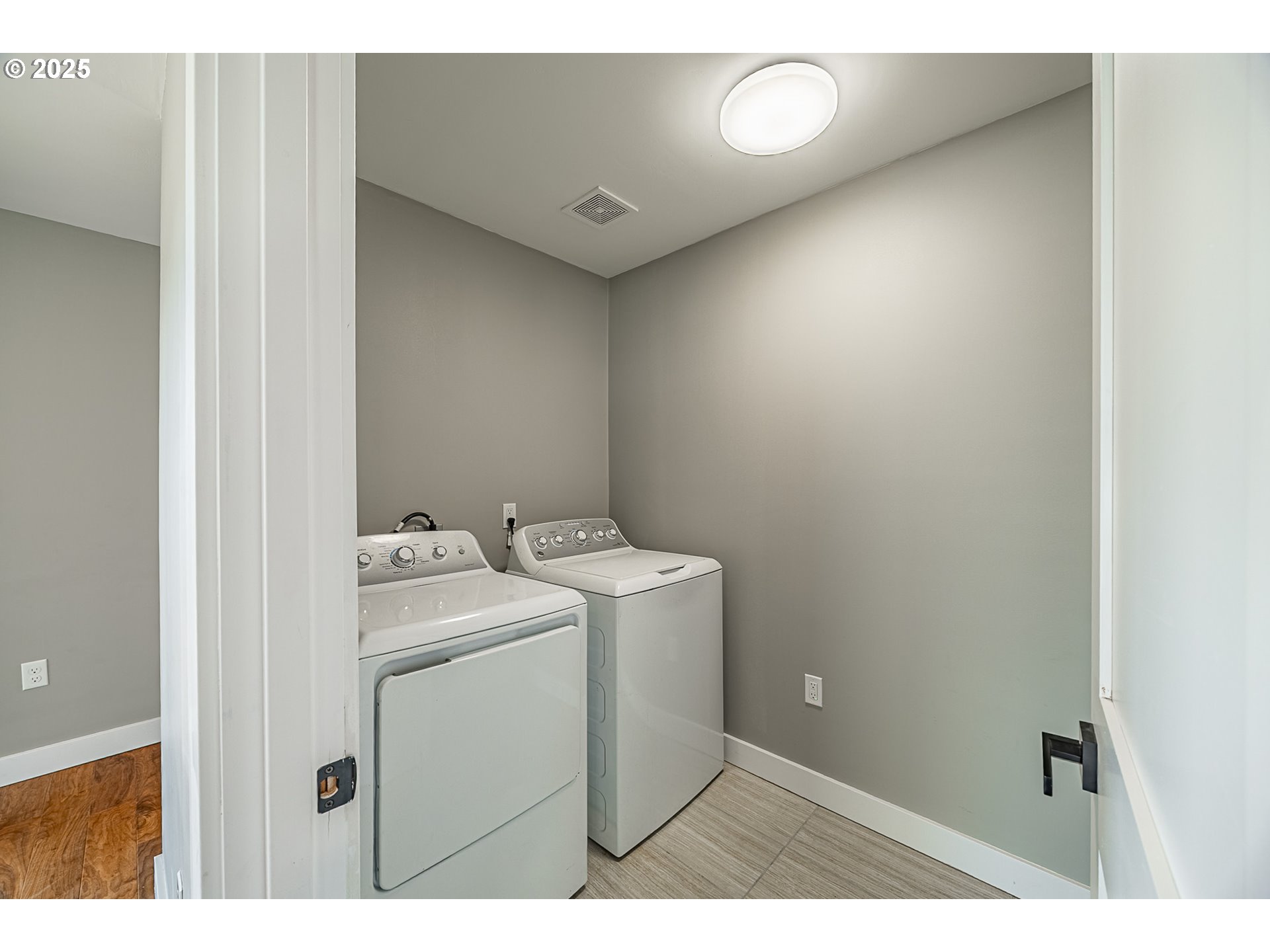 property viewer photo 23