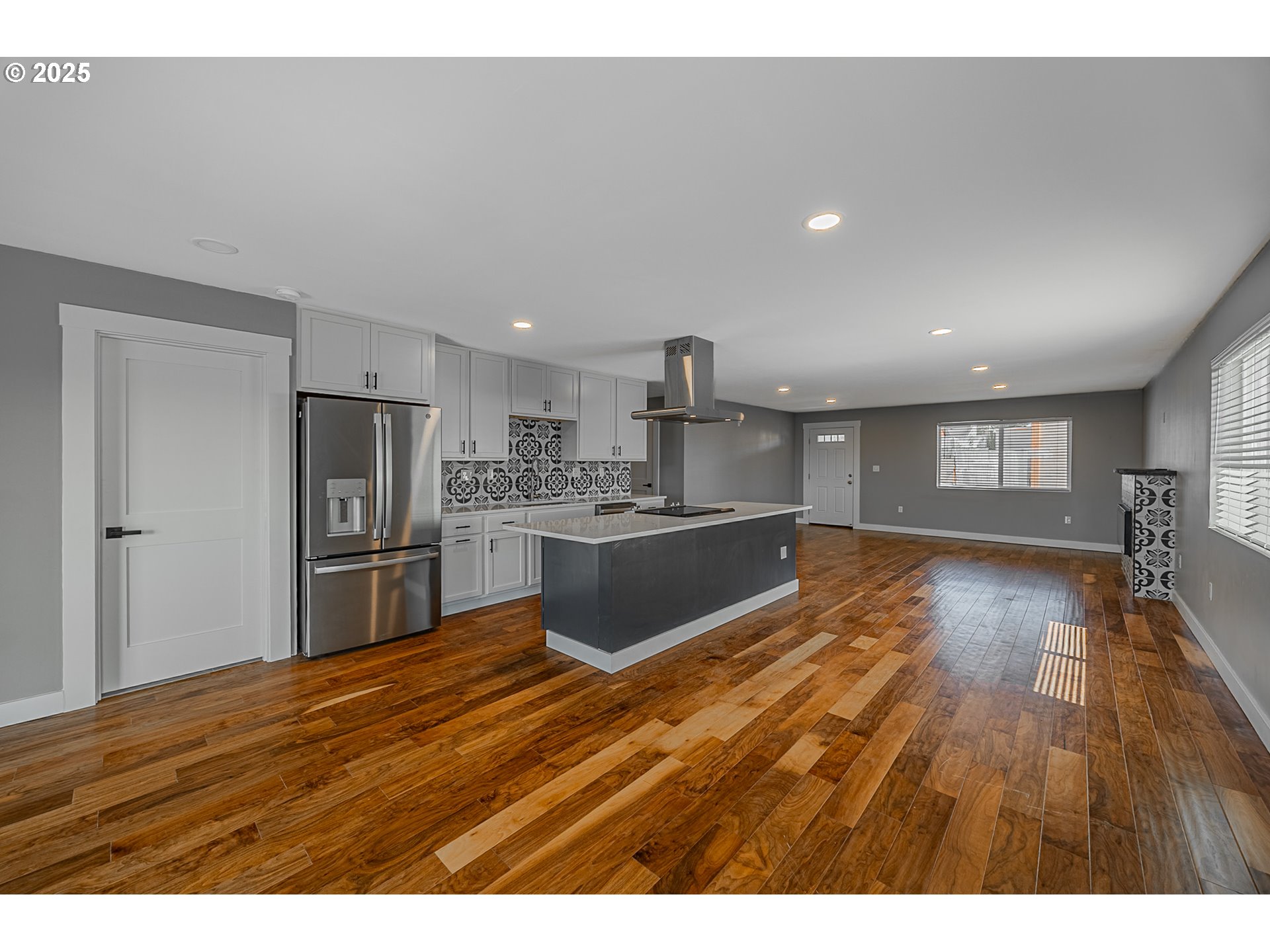 property viewer photo 3