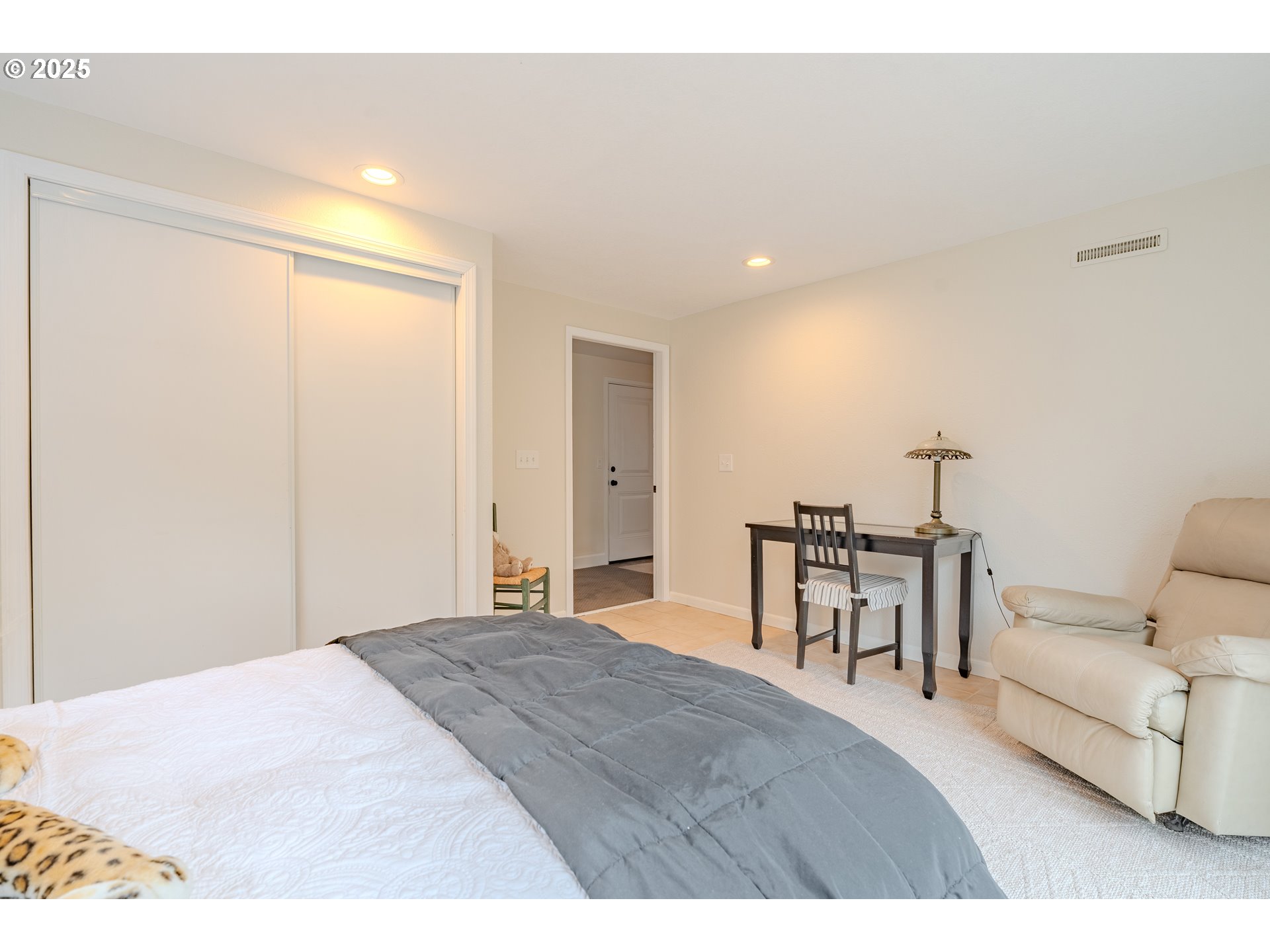 property viewer photo 15