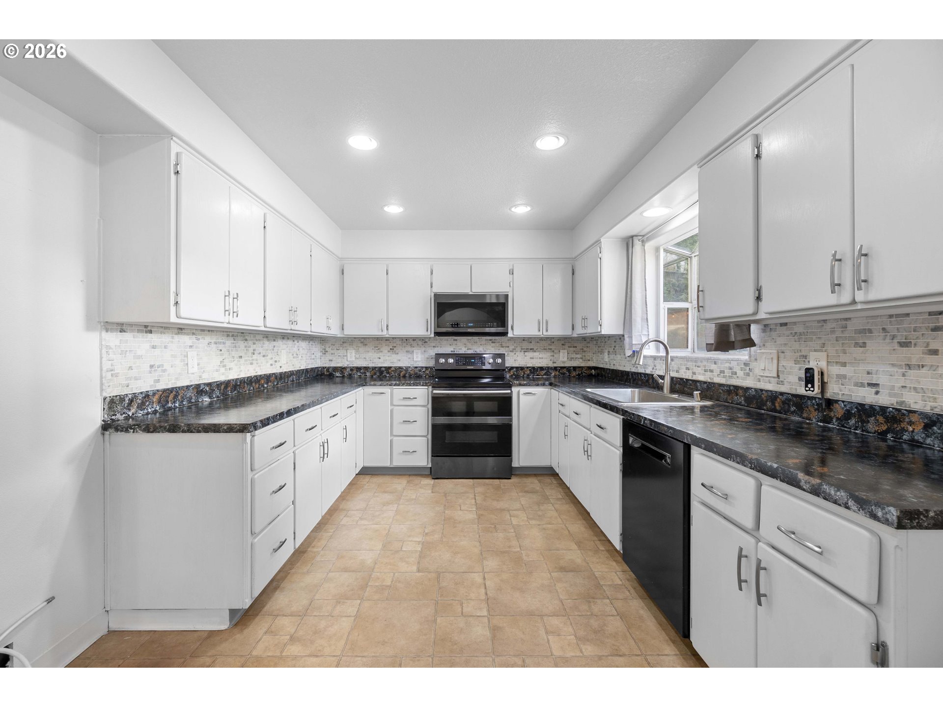 property viewer photo 17