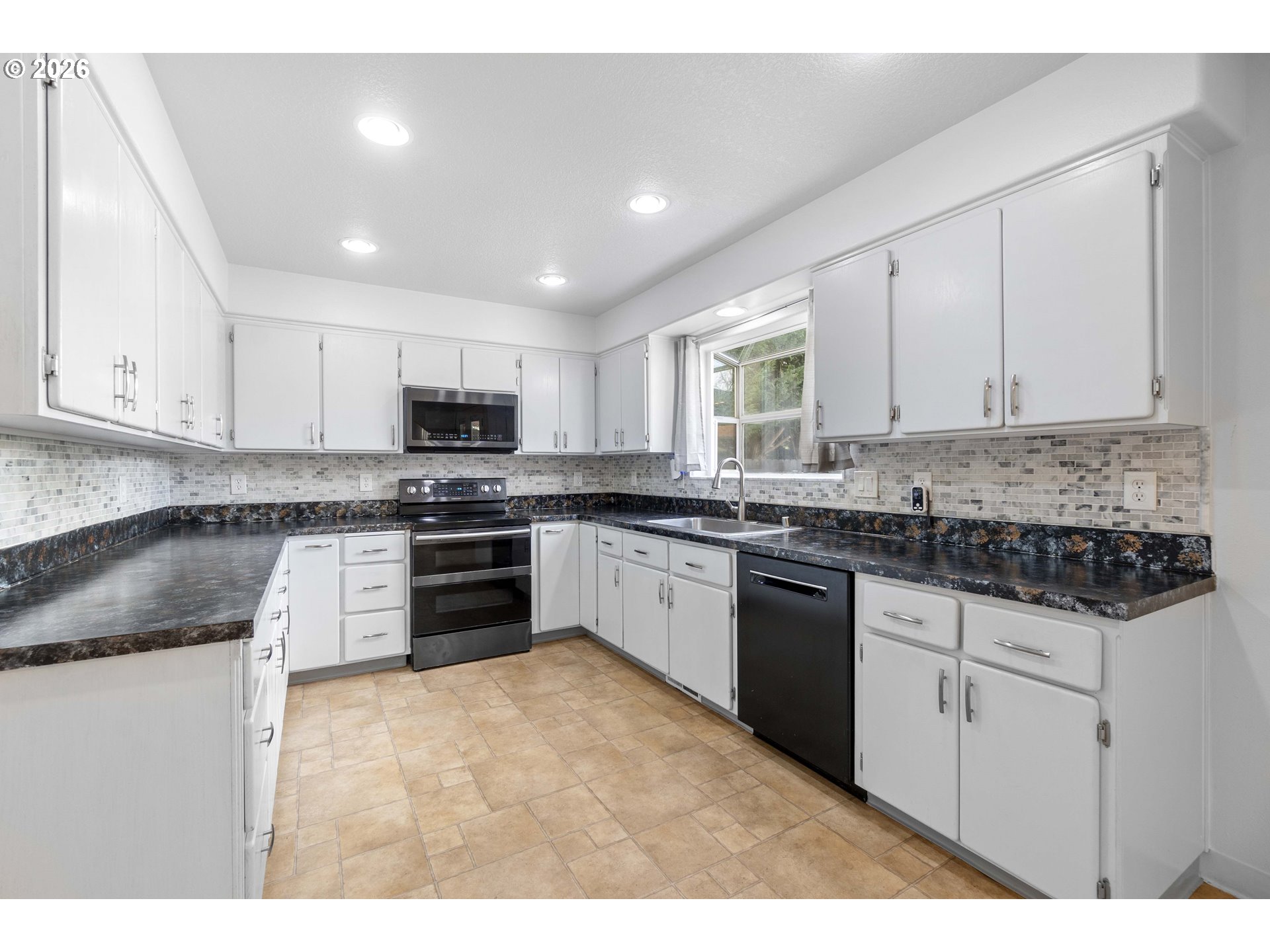 property viewer photo 18