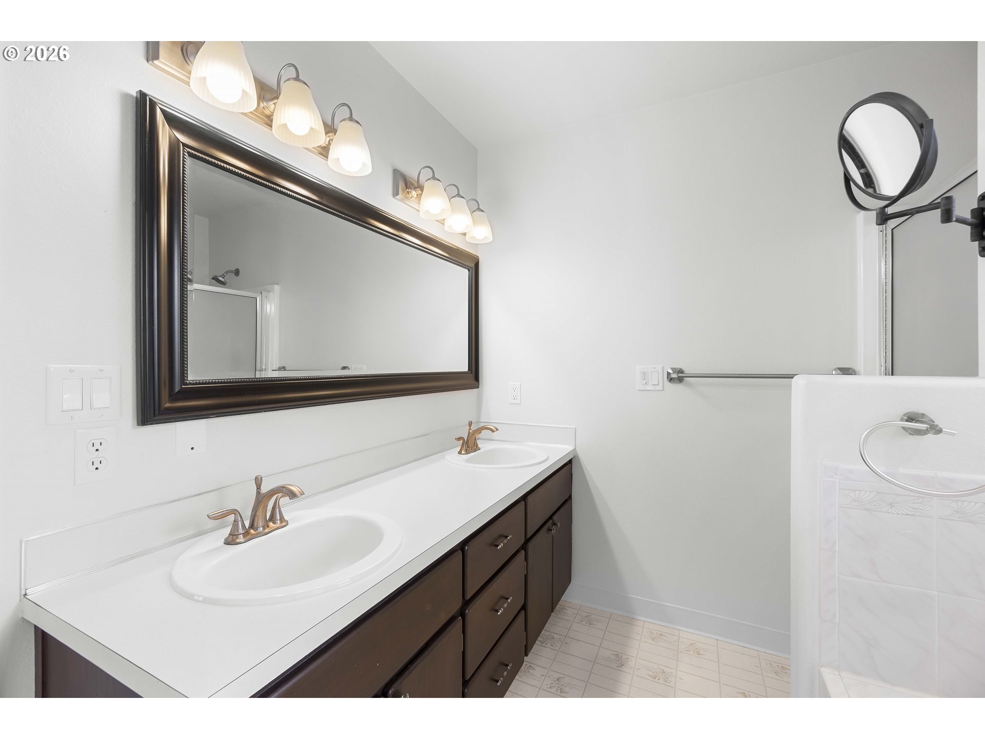 property viewer photo 24