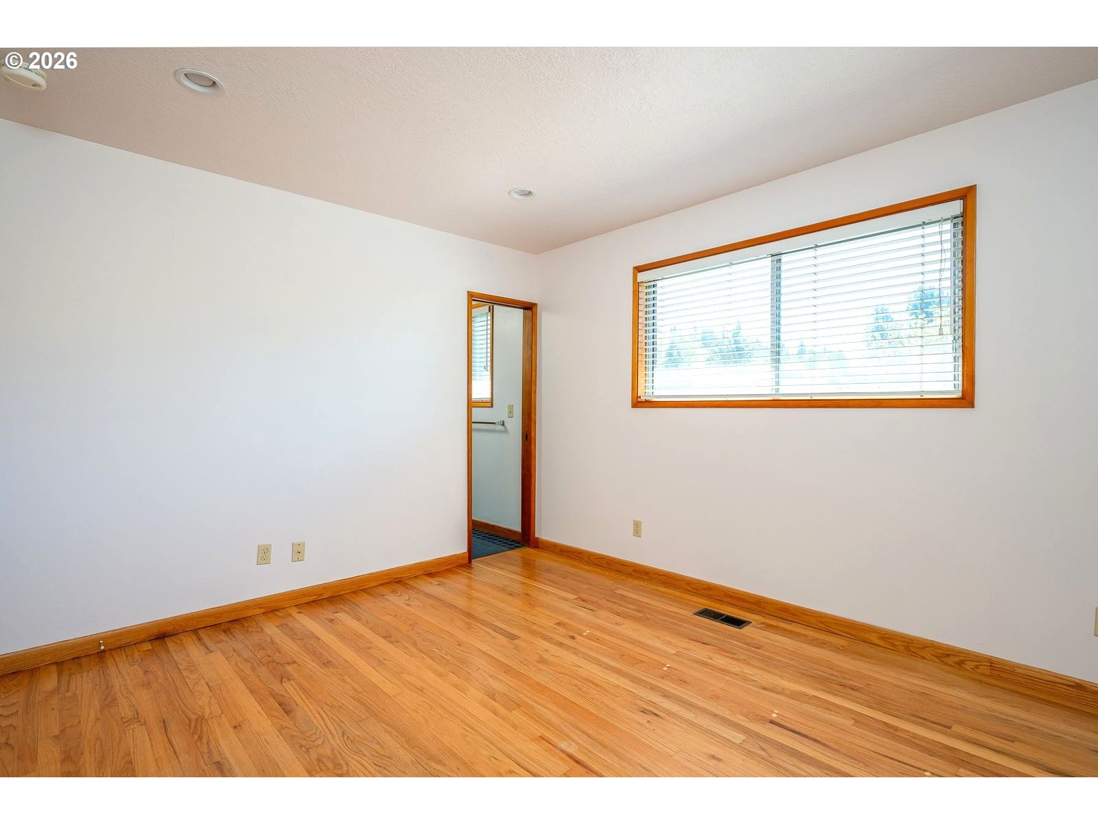 property viewer photo 12