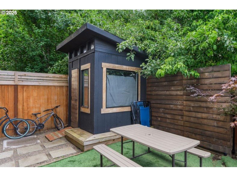 property viewer photo 18