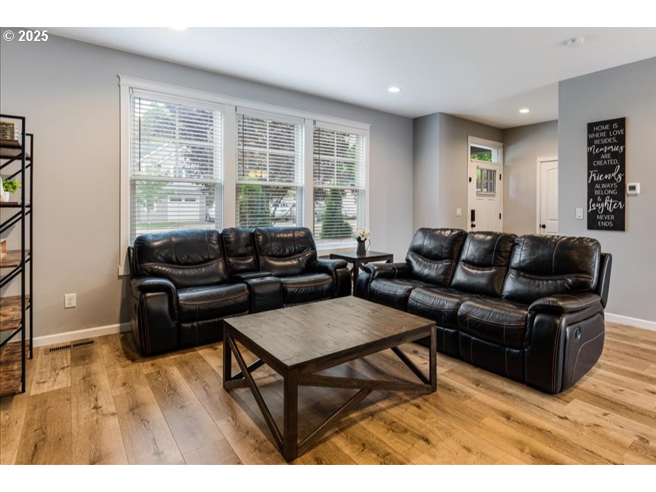 property viewer photo 6