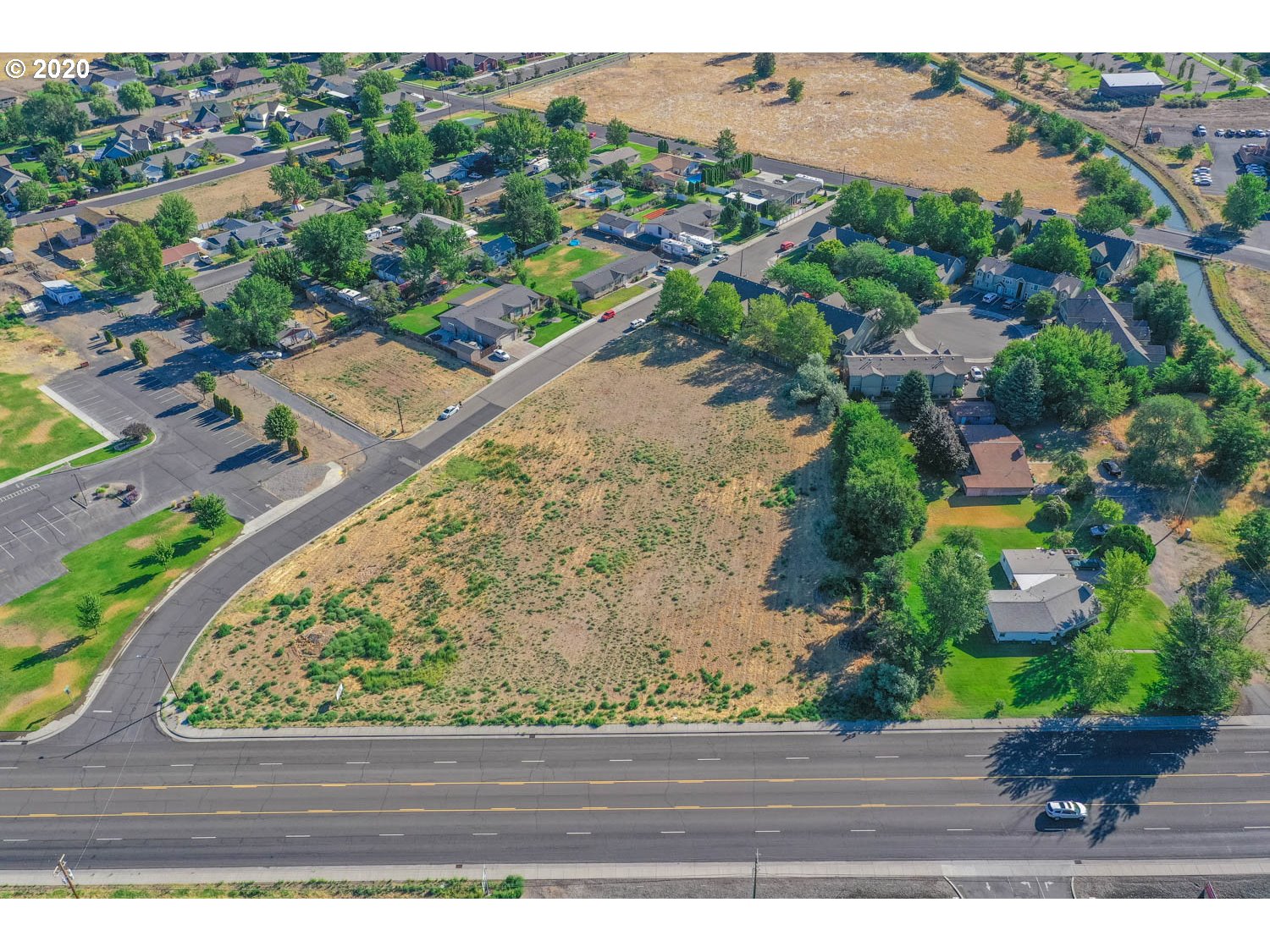main property photo 9