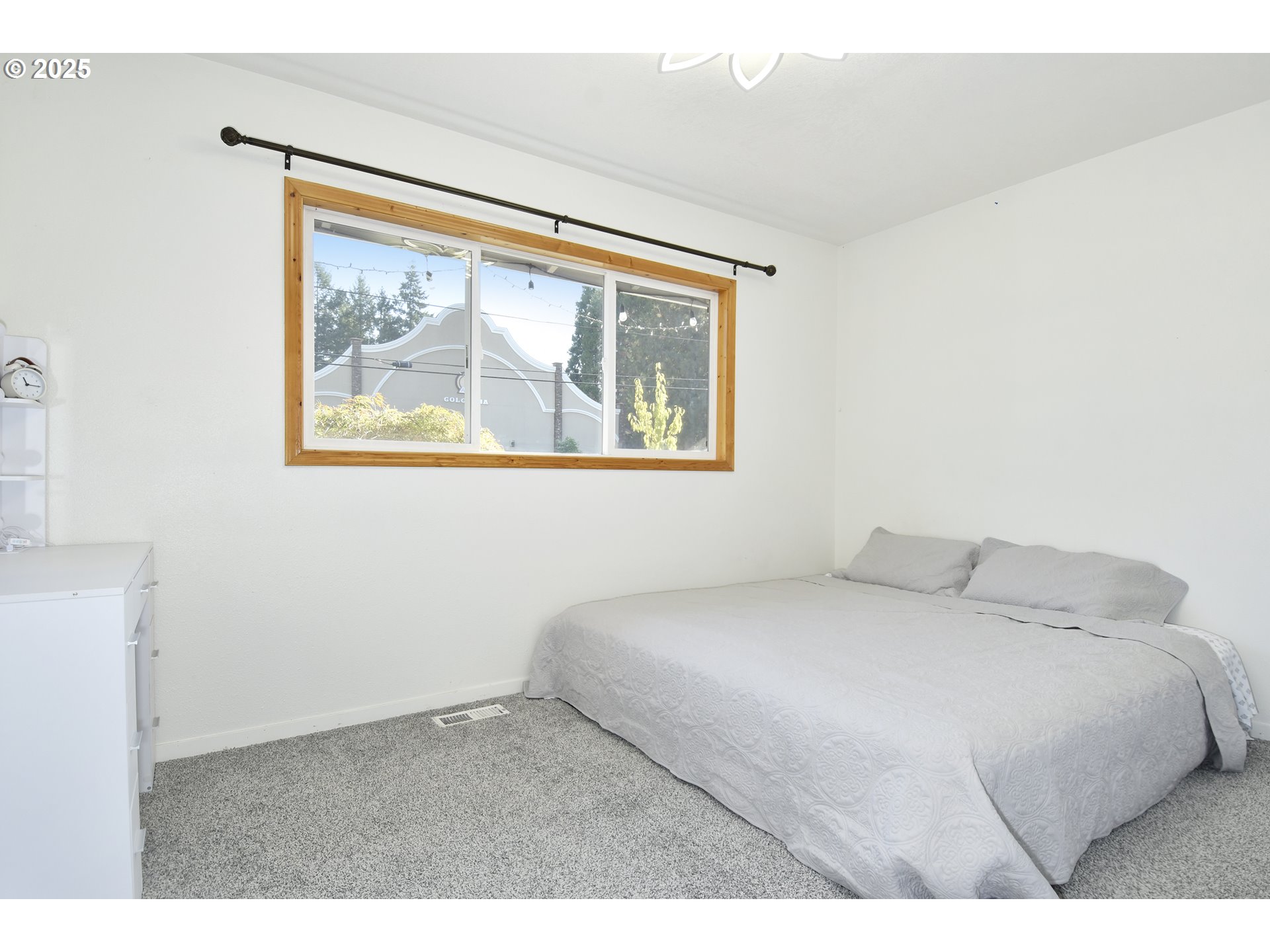 property viewer photo 13