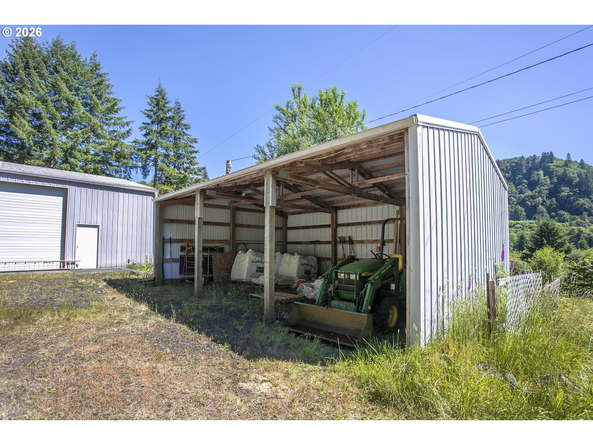 main property photo 32
