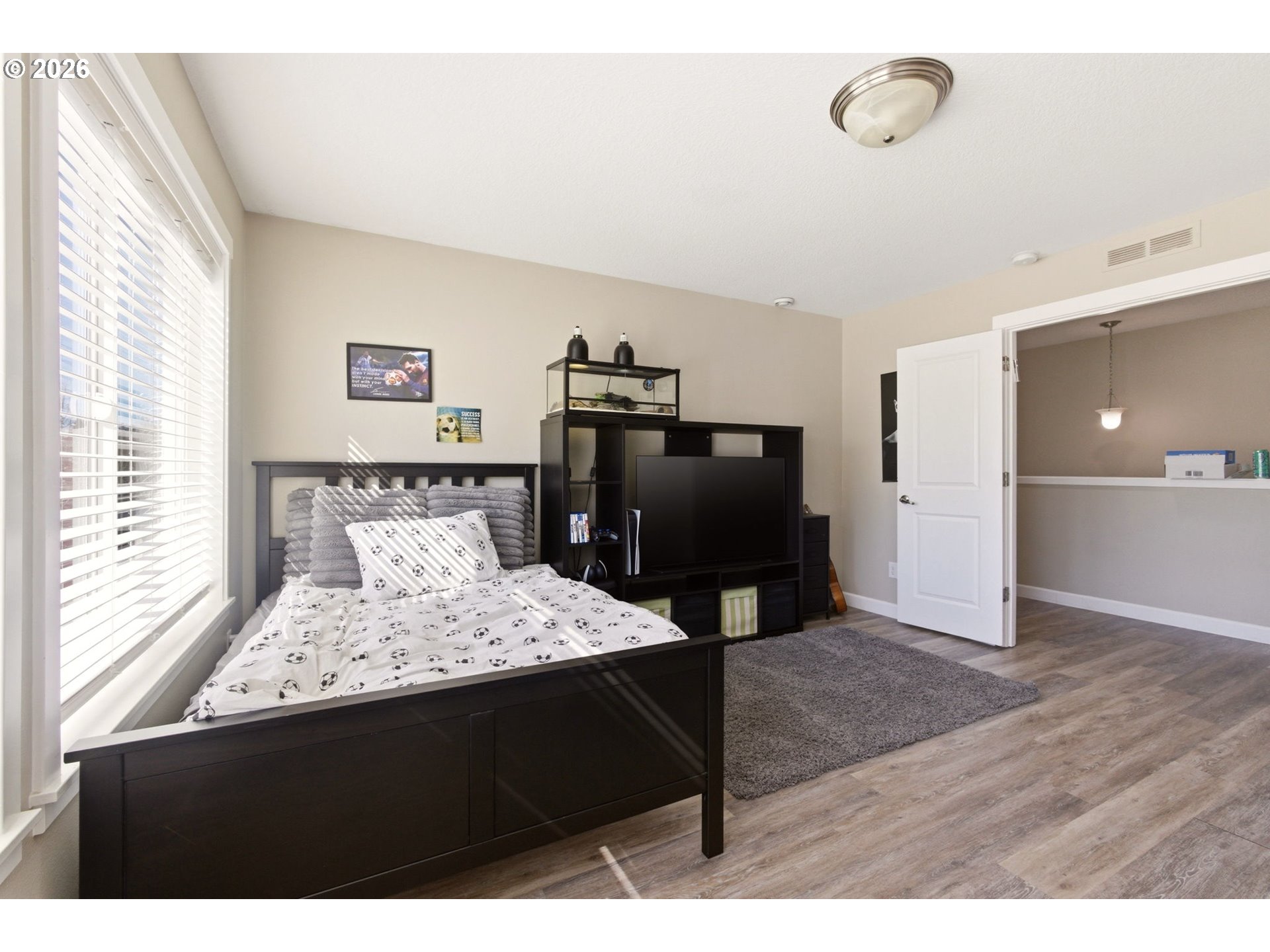 property viewer photo 23