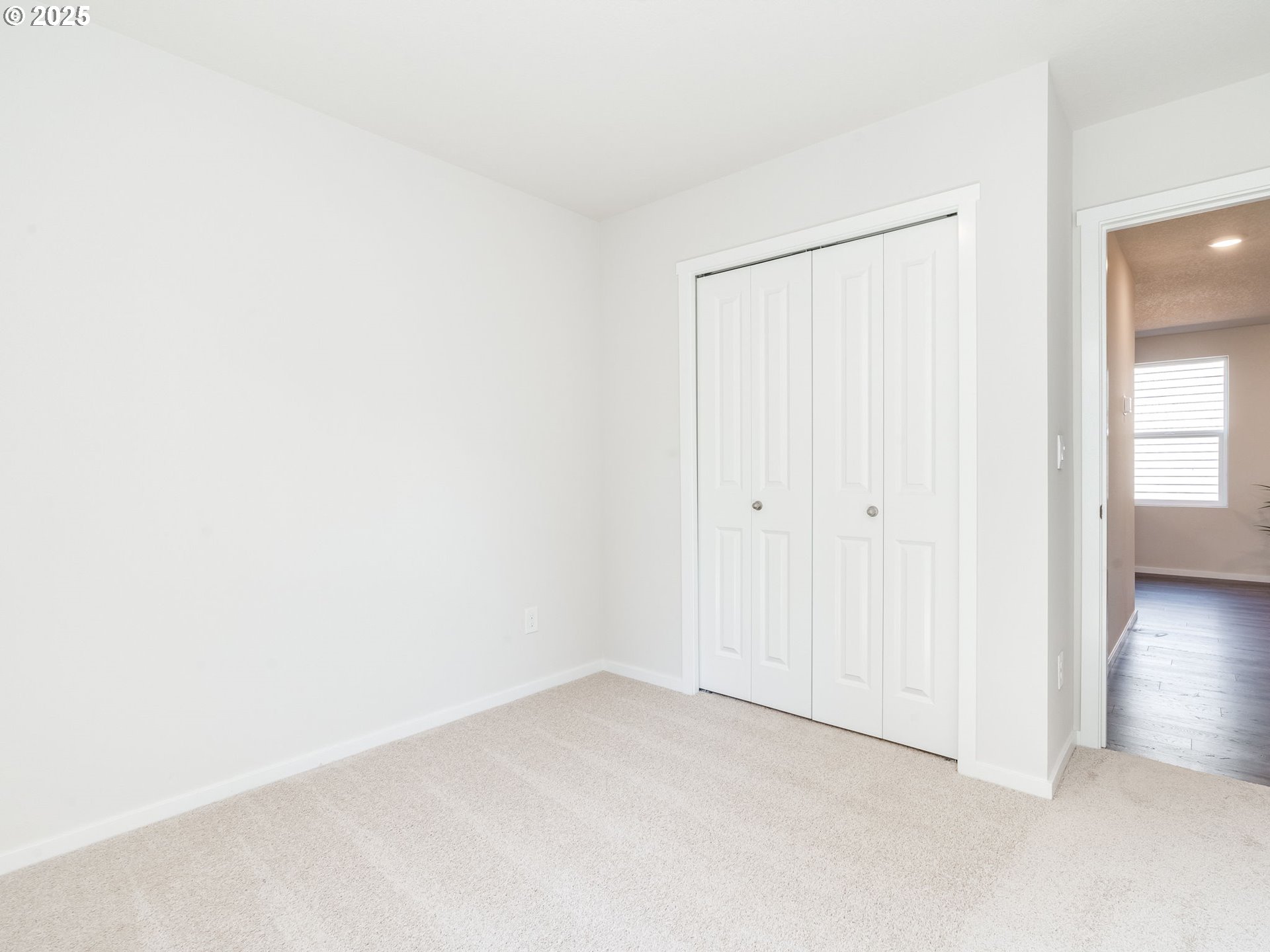 property viewer photo 18