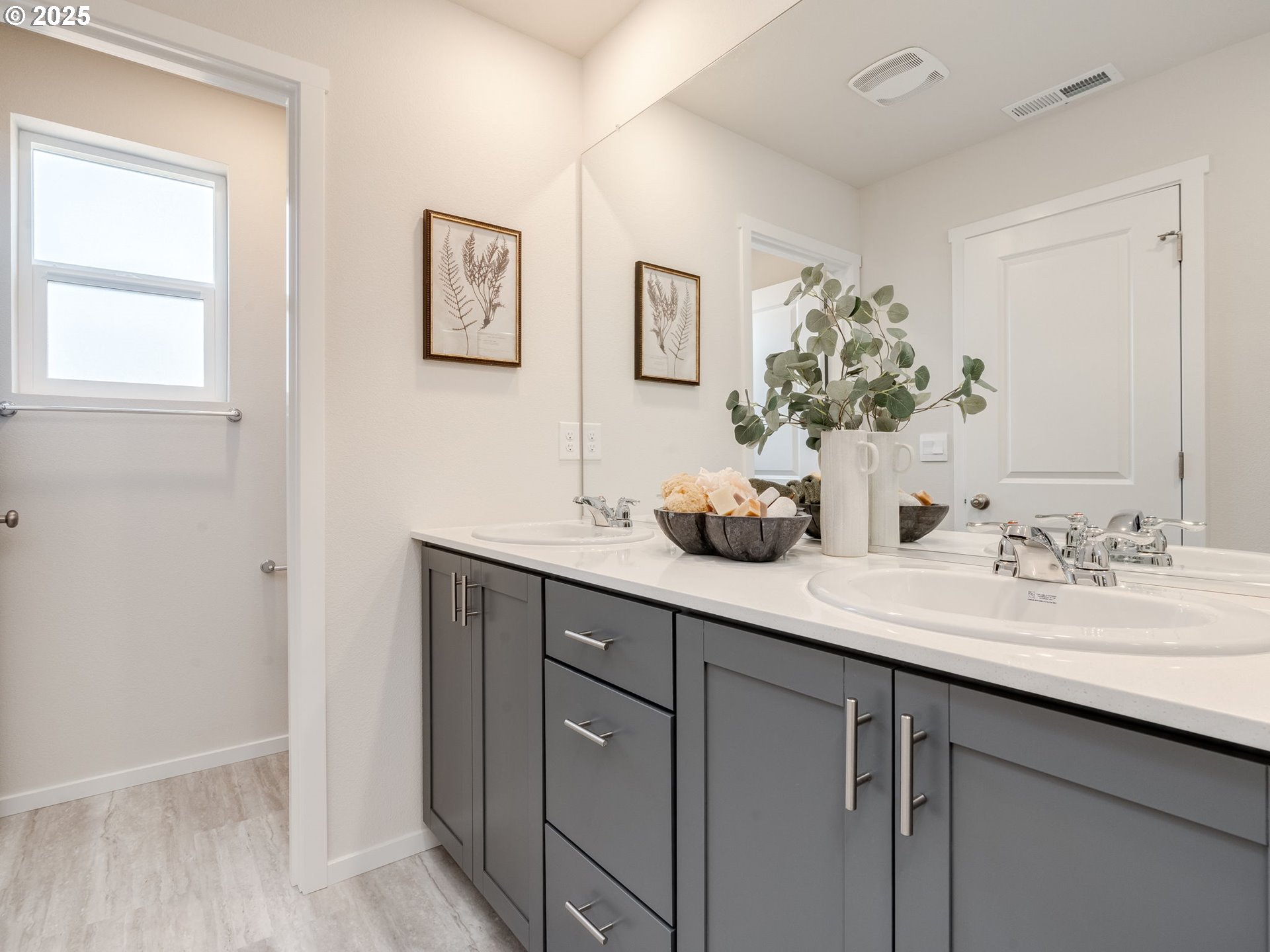 property viewer photo 36