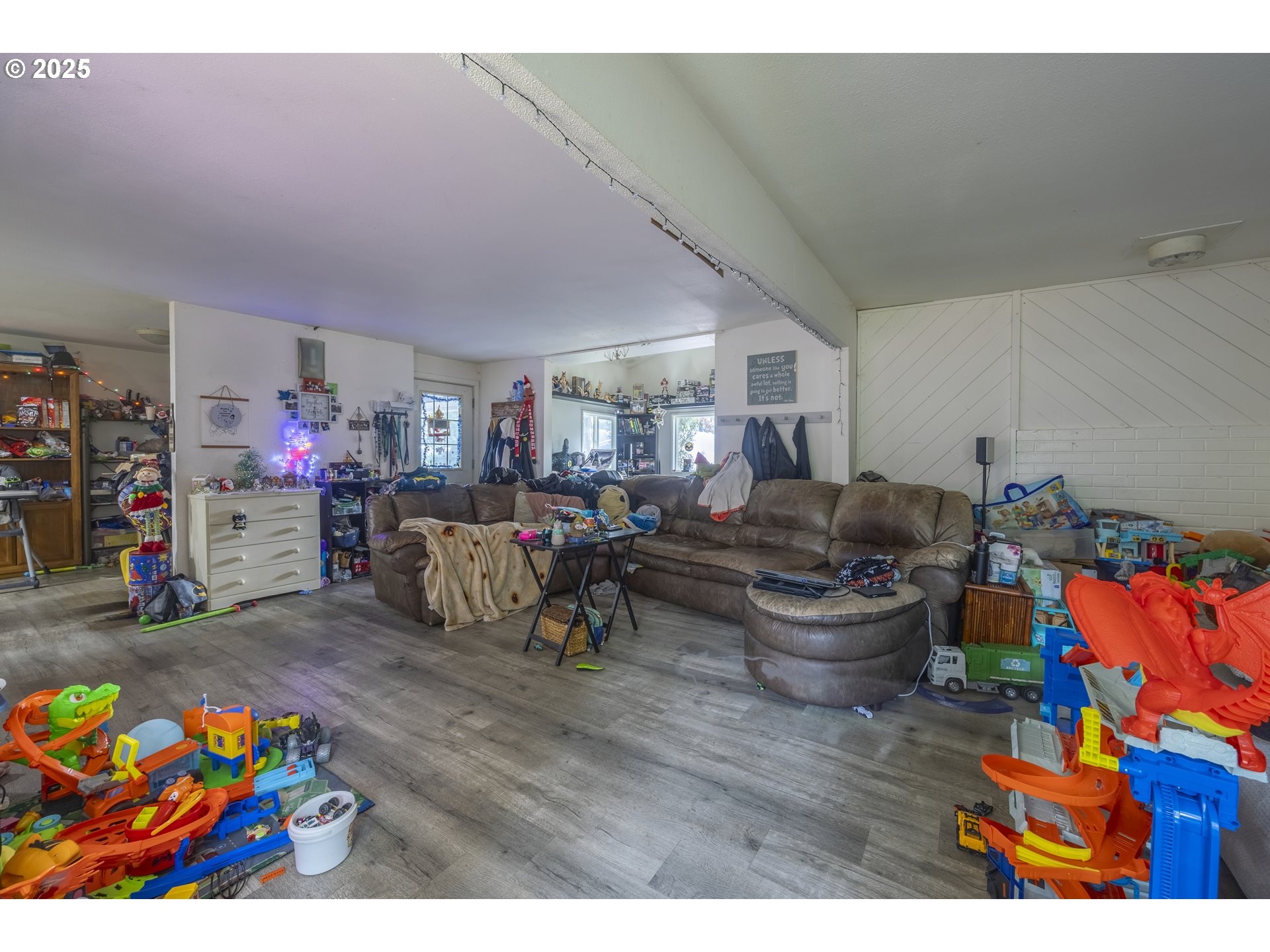property viewer photo 23