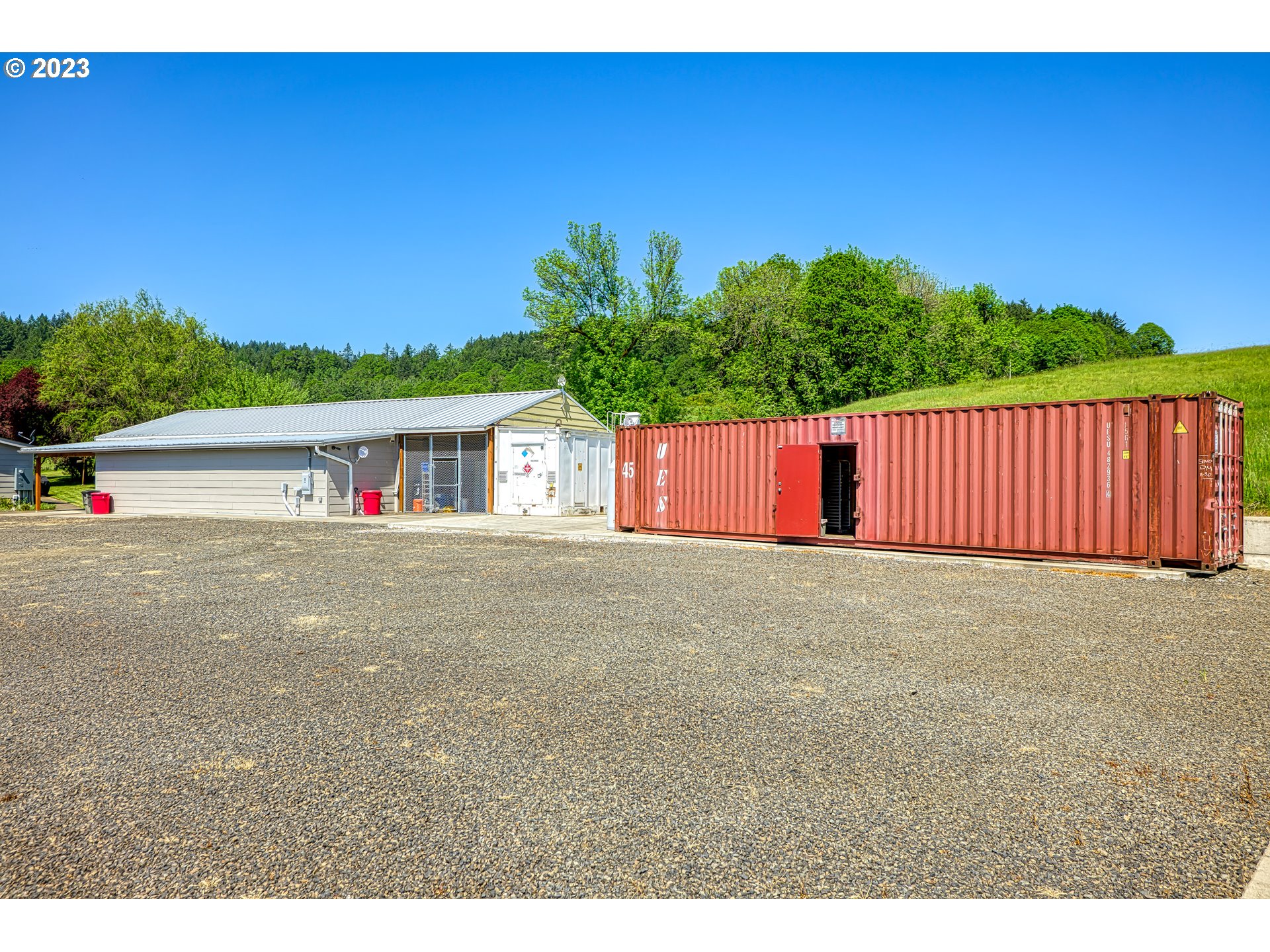 main property photo 4