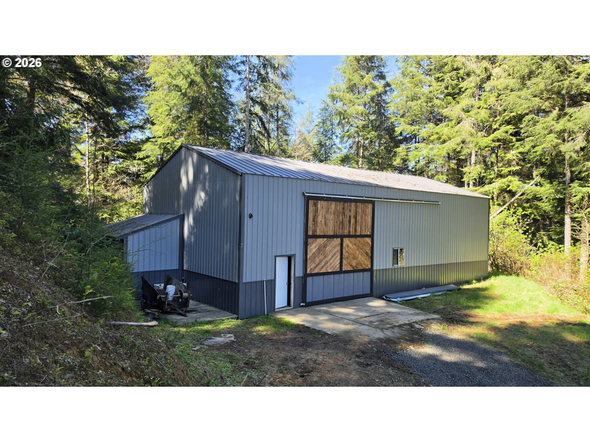main property photo 32
