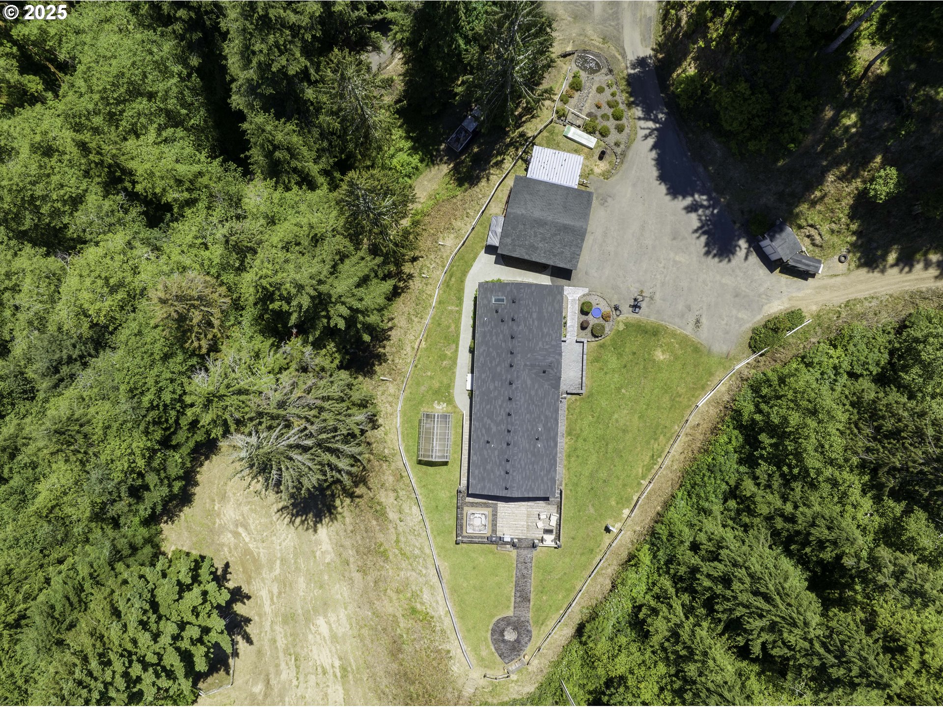 main property photo 40