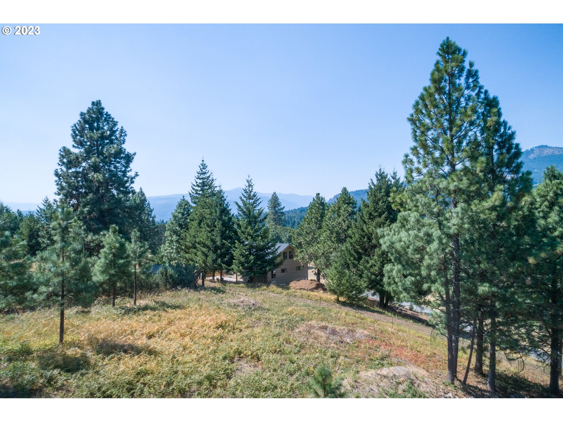 main property photo 11