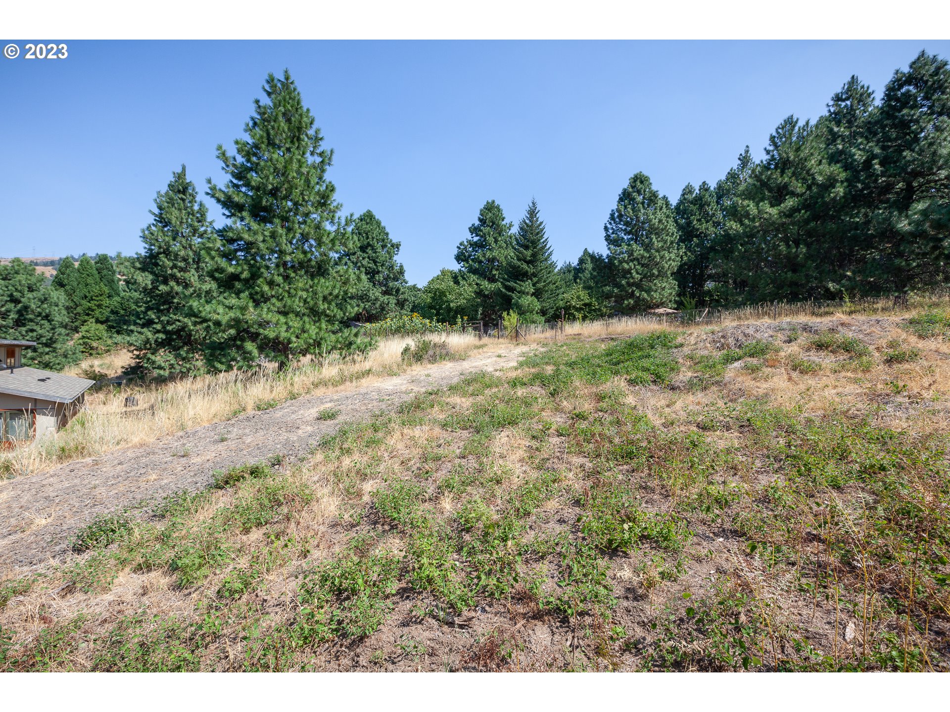 main property photo 12