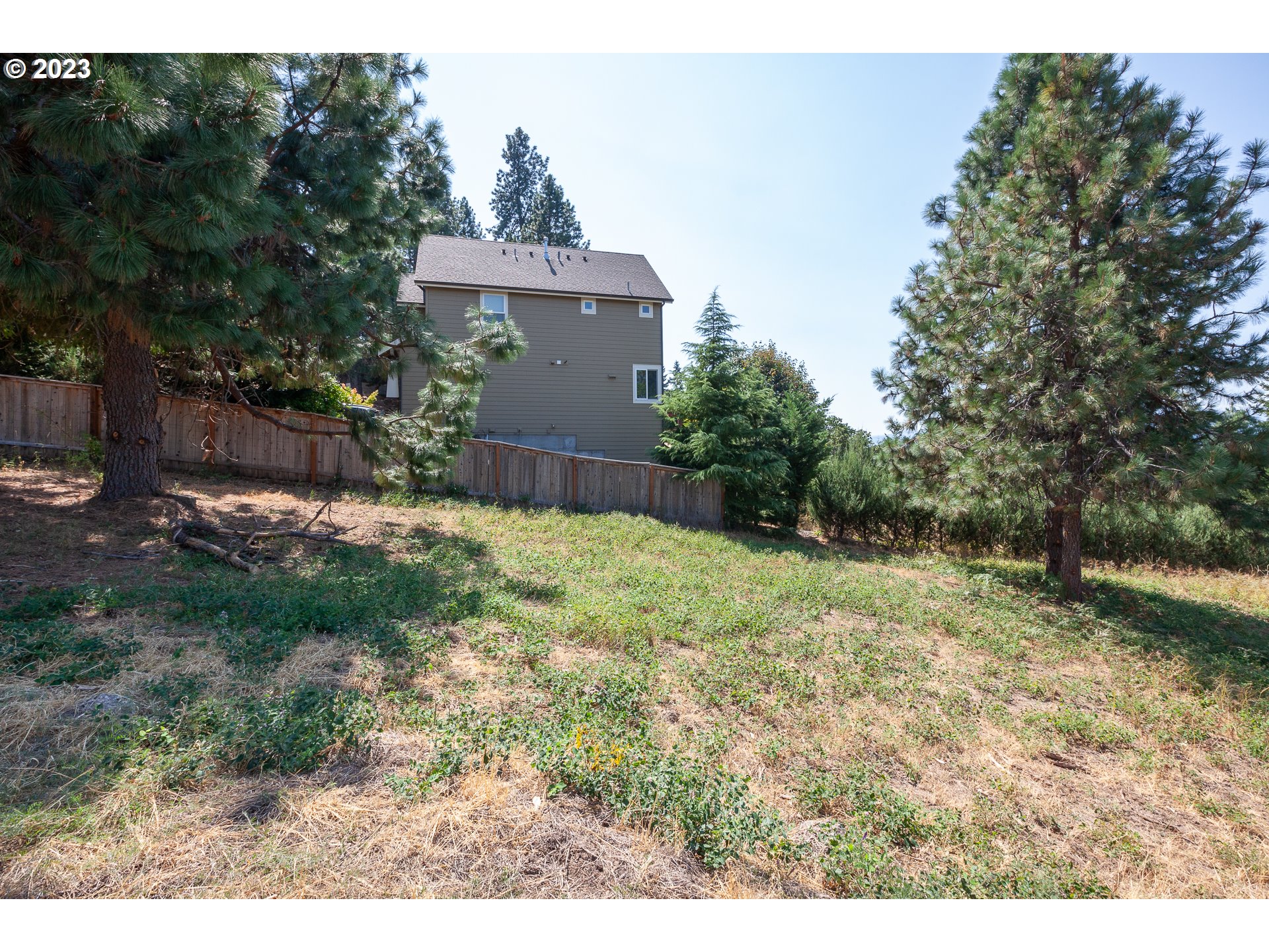 main property photo 20