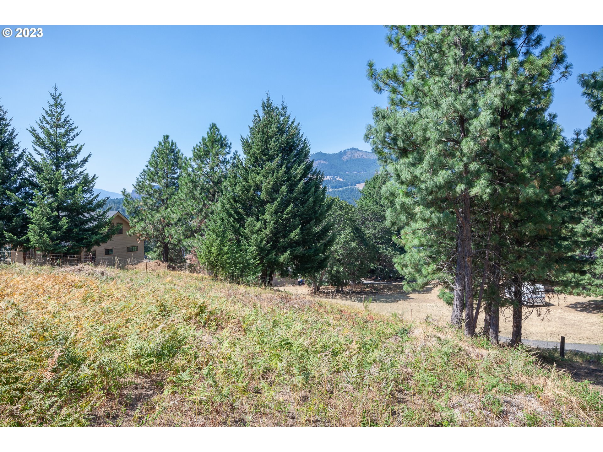 main property photo 25