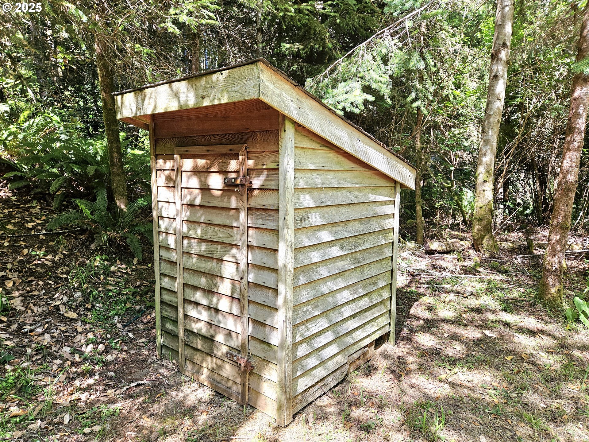 main property photo 23