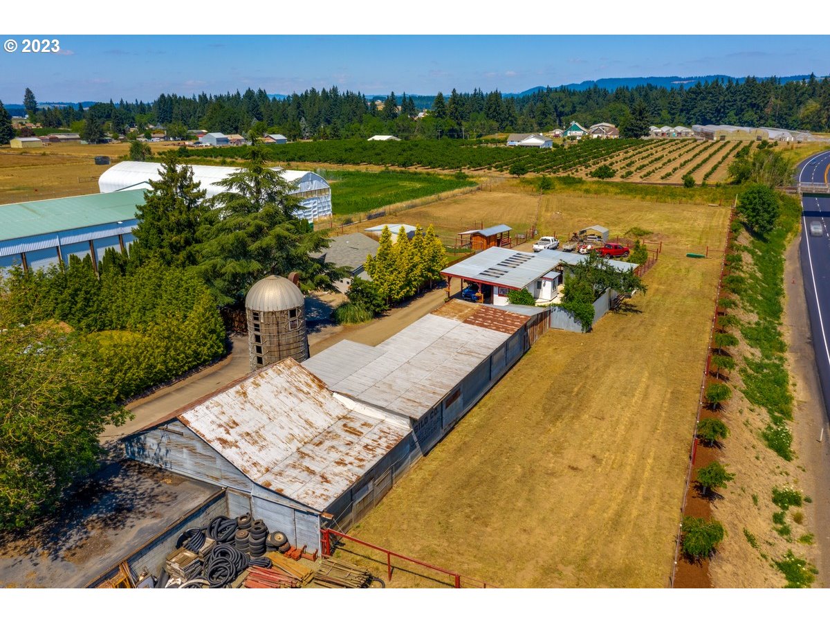 main property photo 18
