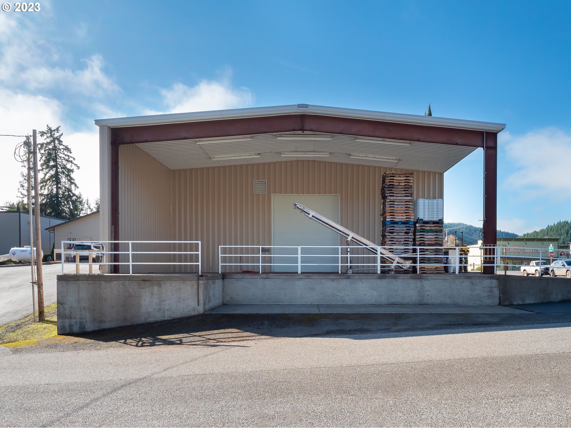 main property photo 14