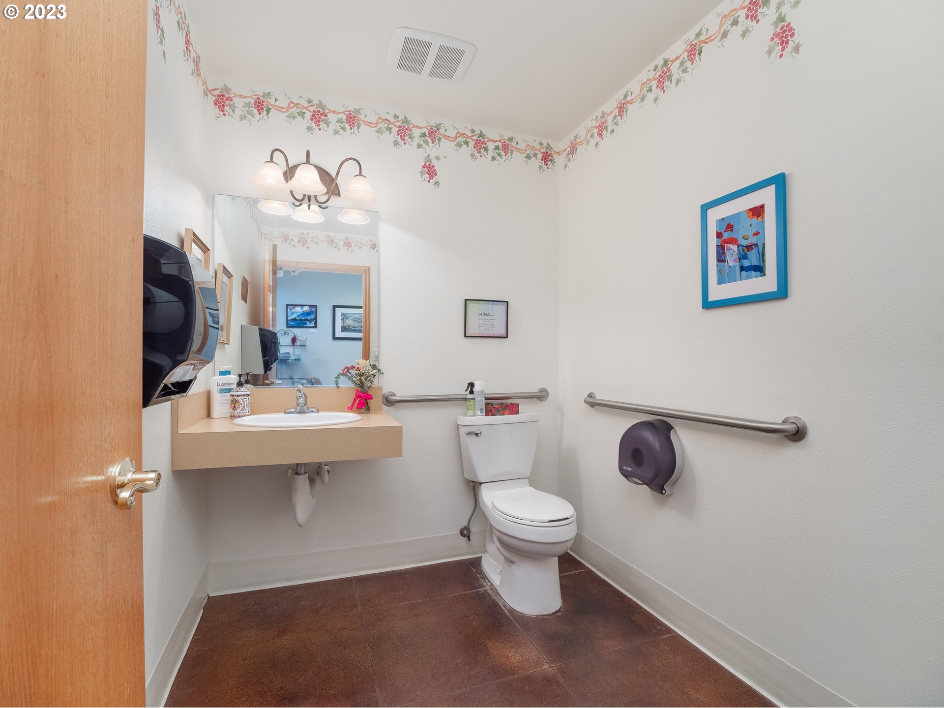 main property photo 20