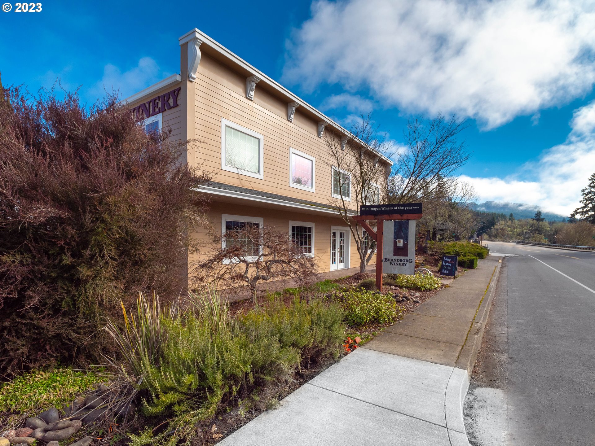 main property photo 23