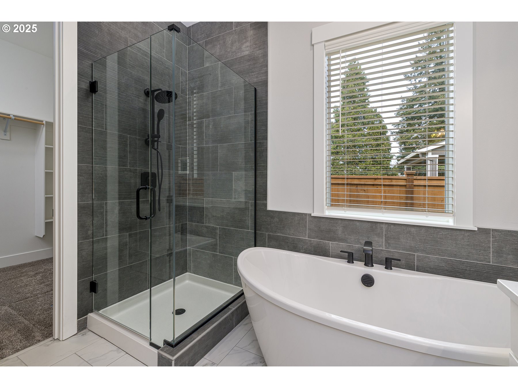 property viewer photo 16