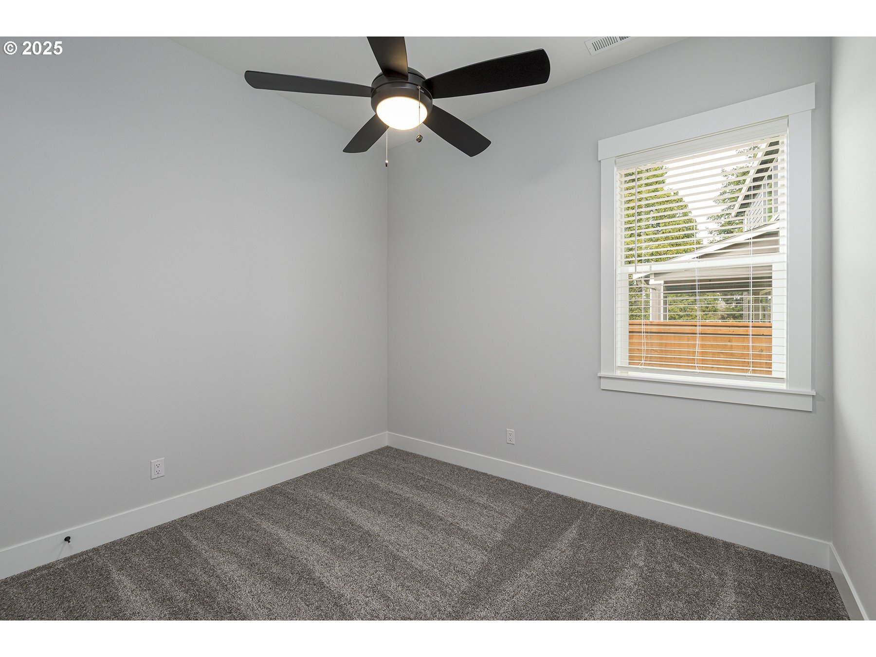 property viewer photo 18