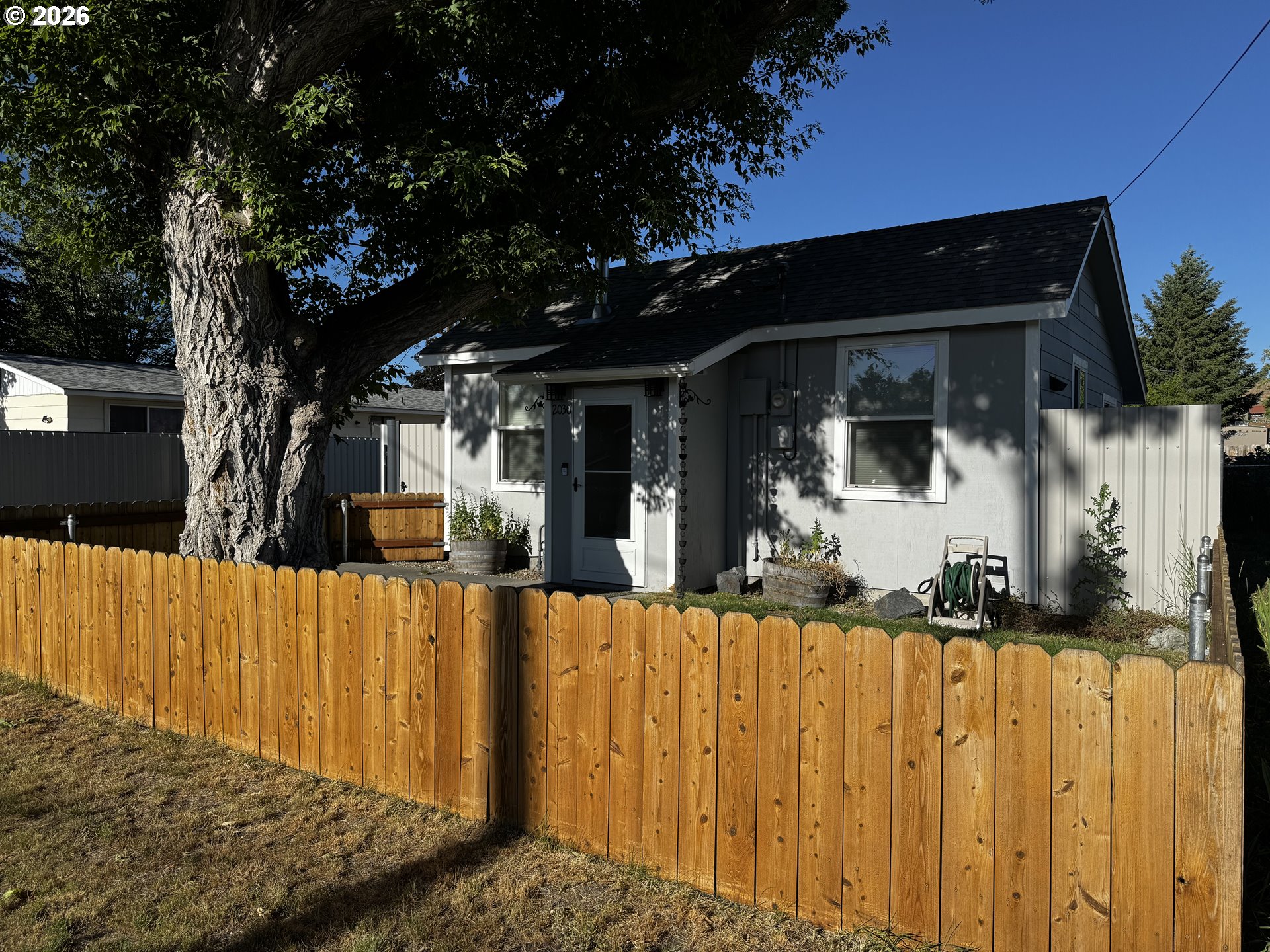 main property photo 16