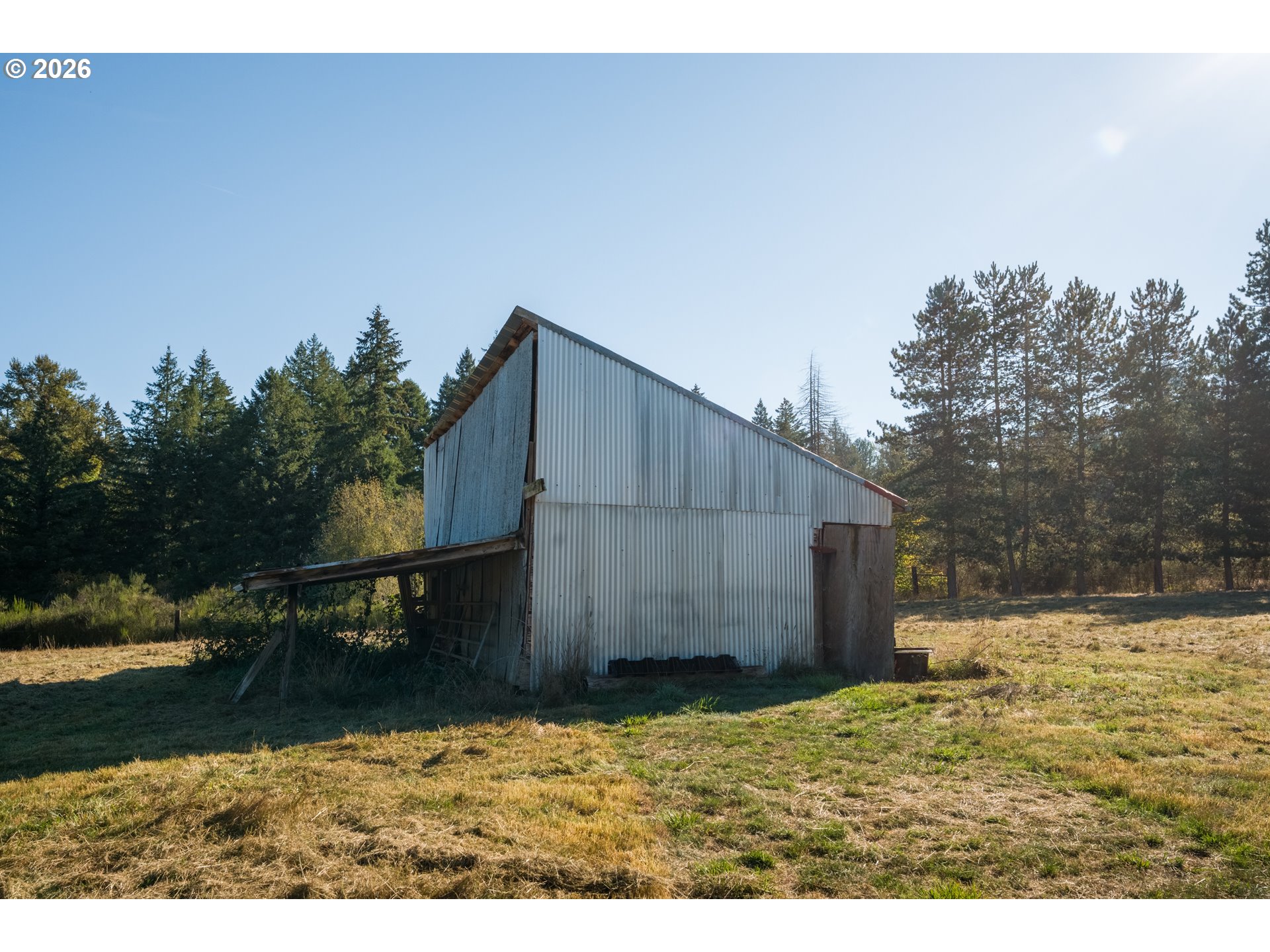 main property photo 11