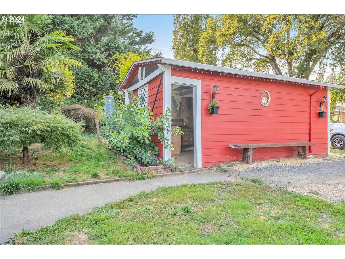main property photo 34