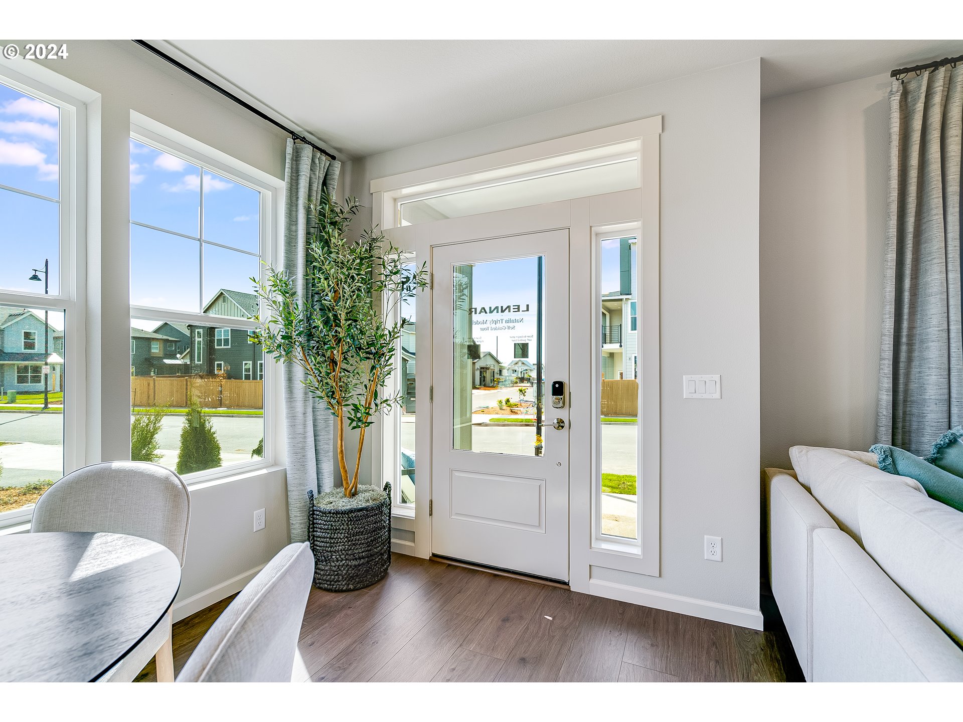 property viewer photo 2