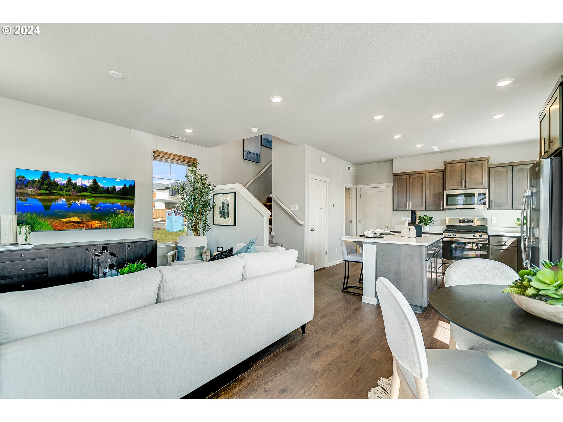 property viewer photo 3