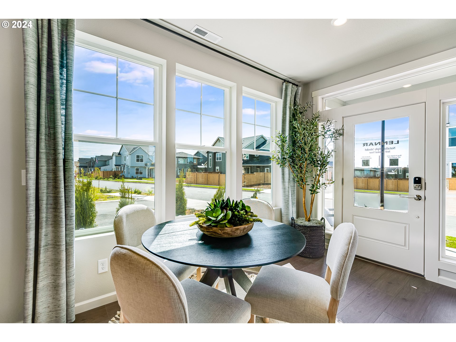 property viewer photo 5