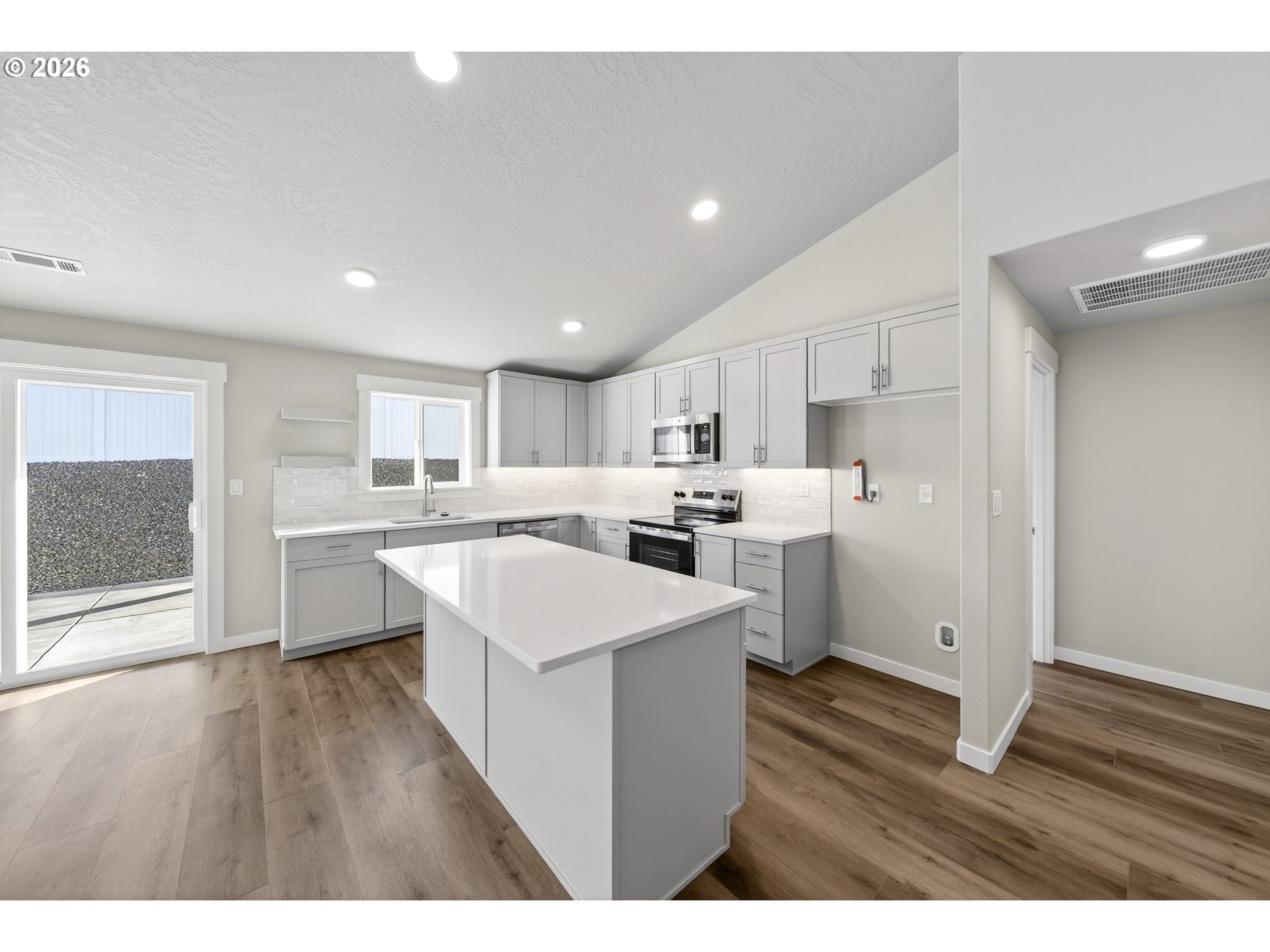 property viewer photo 3