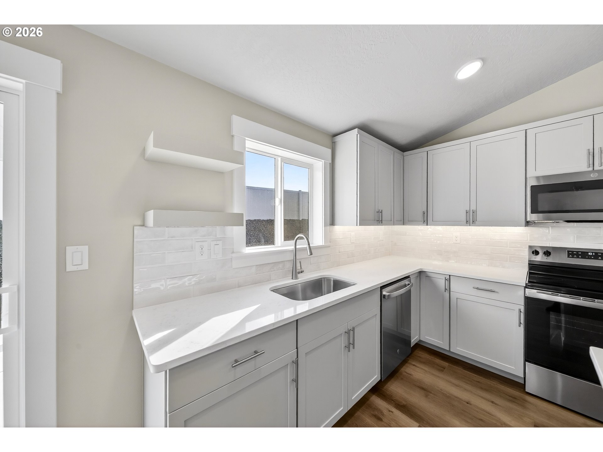 property viewer photo 4