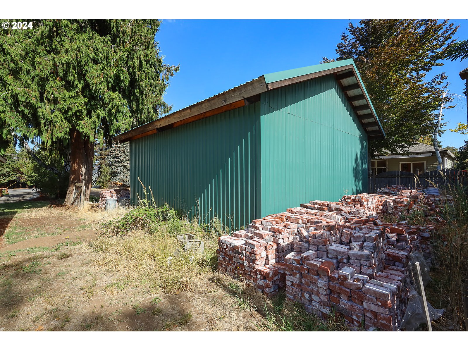 main property photo 10