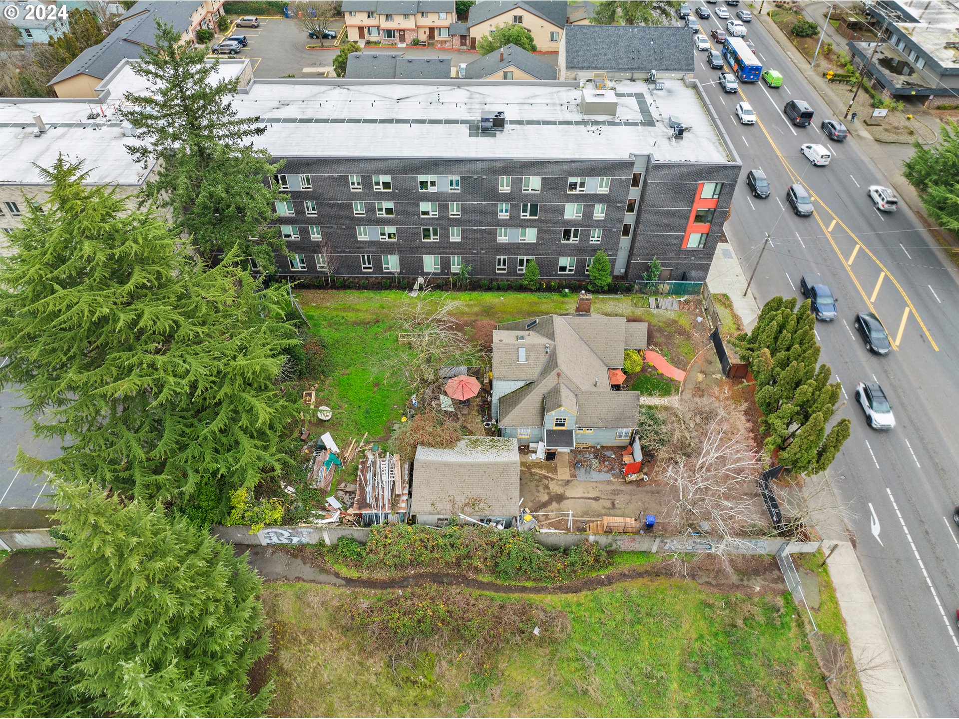 main property photo 18