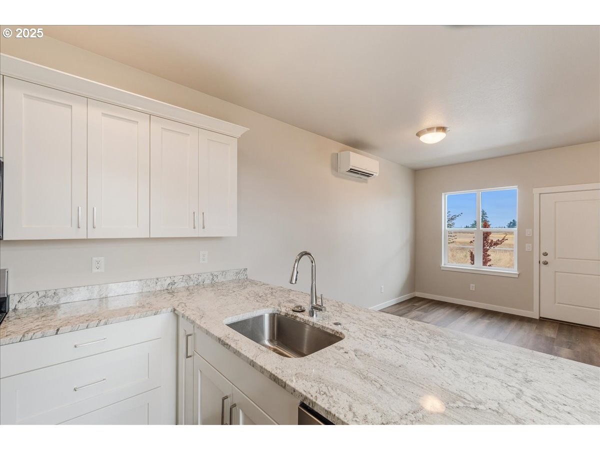 property viewer photo 2
