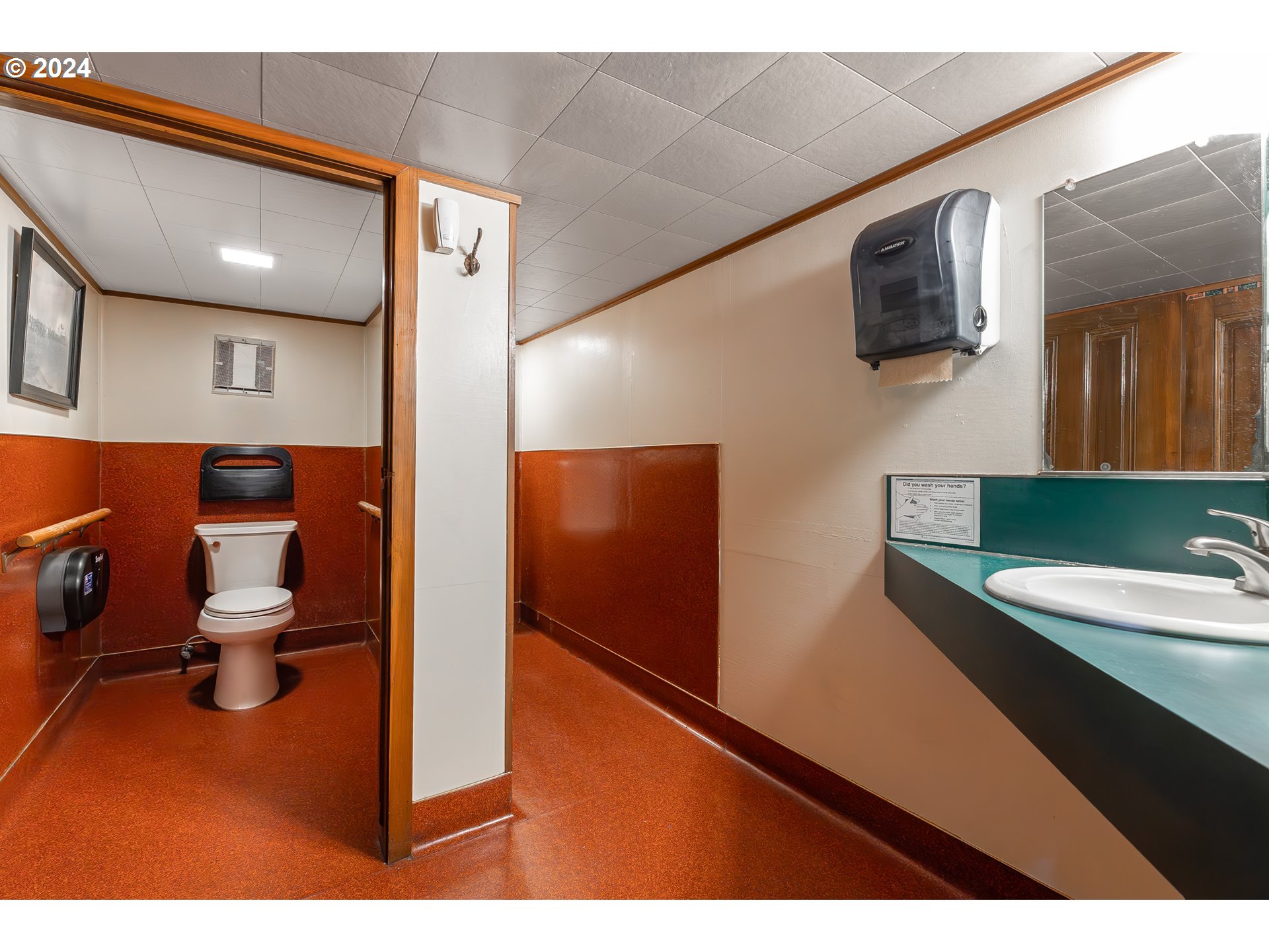 main property photo 31