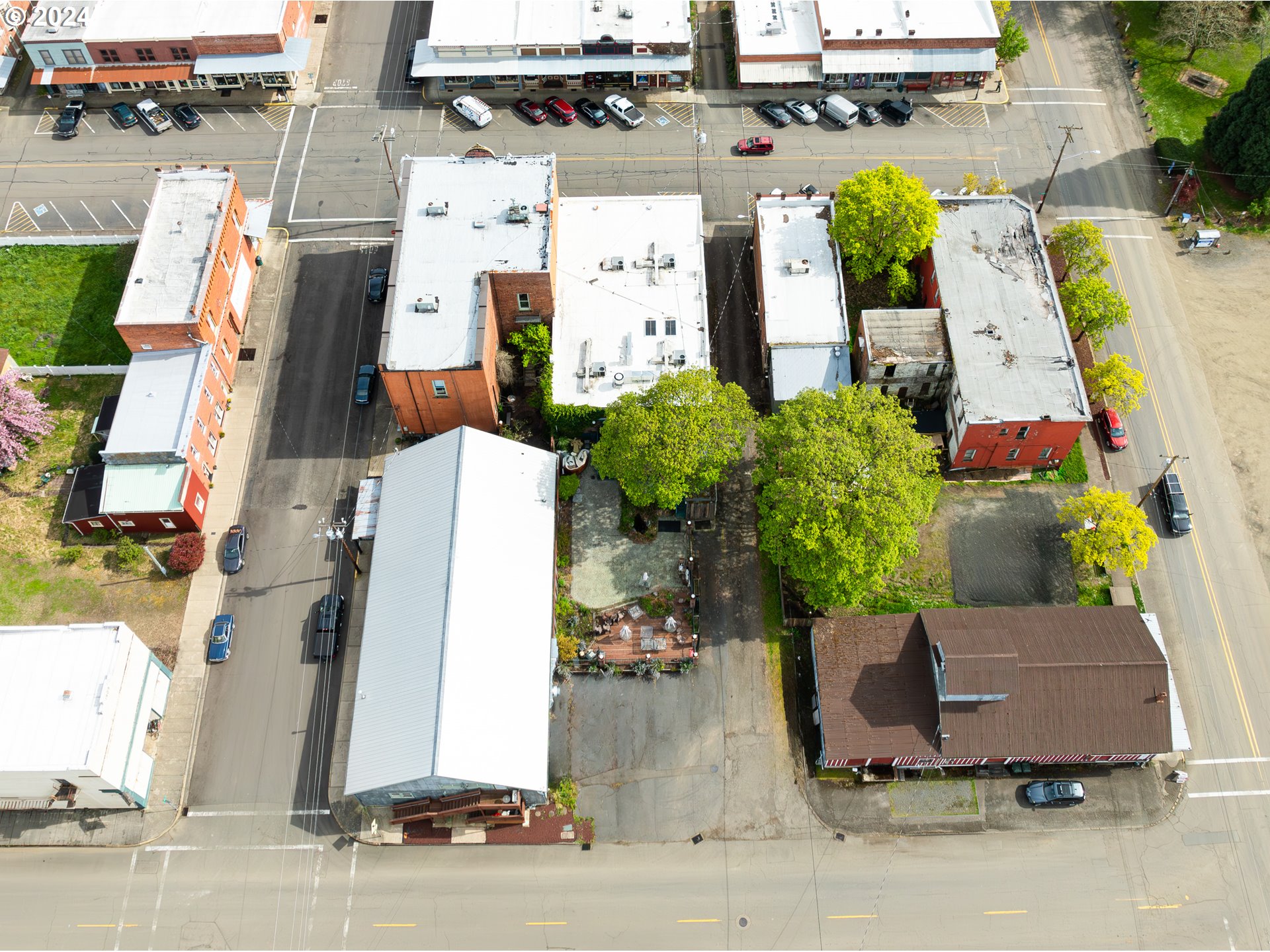 main property photo 40