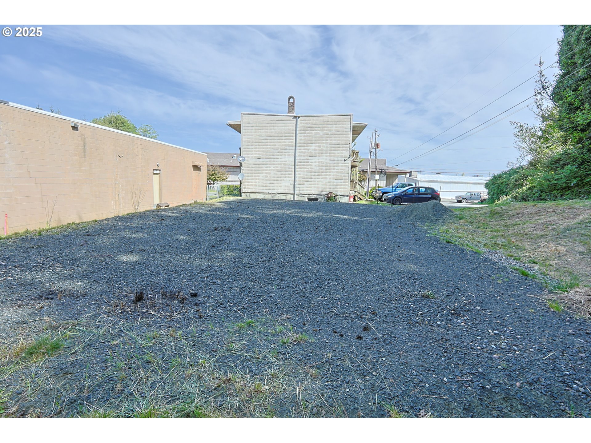 main property photo 13