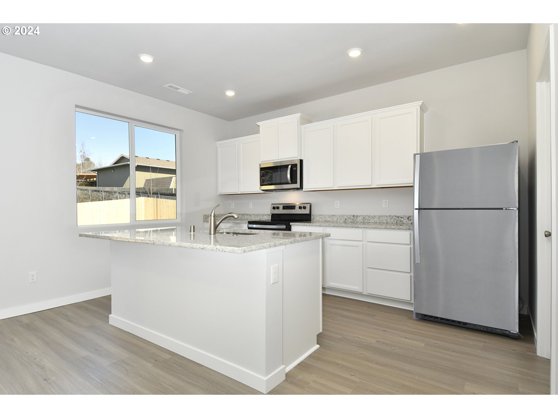 property viewer photo 6